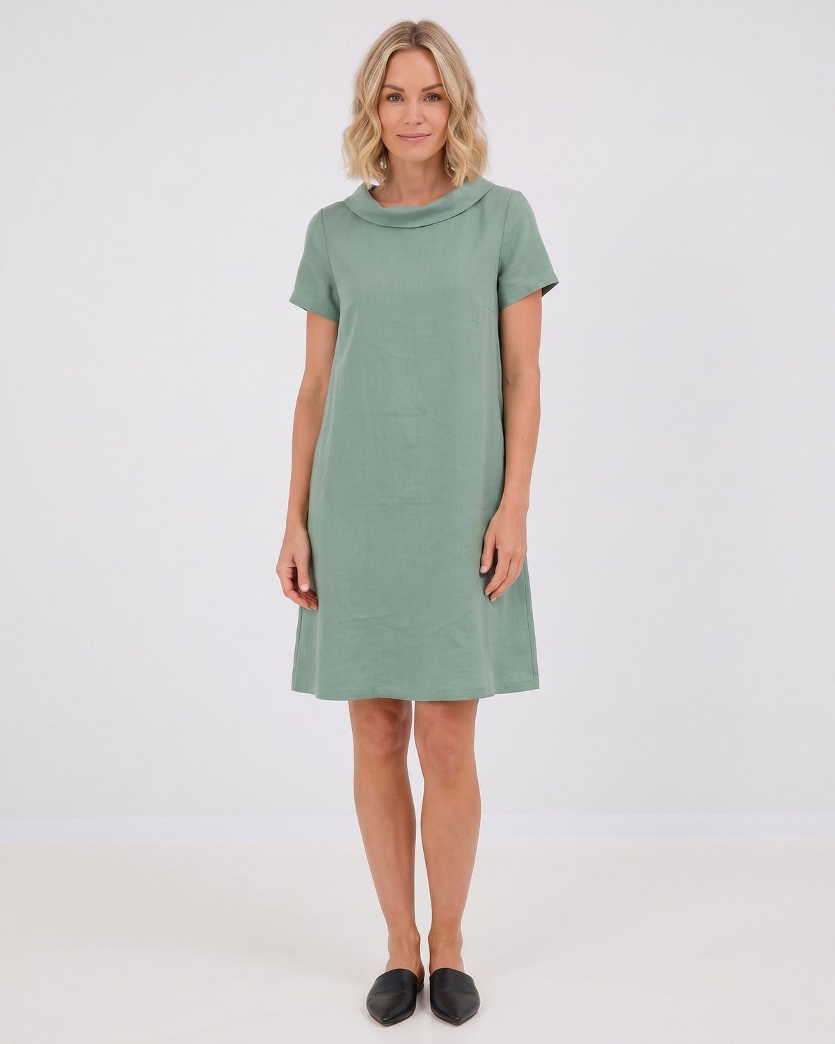 LeMuse STORY linen dress in mint – studio front view #Color_Mint