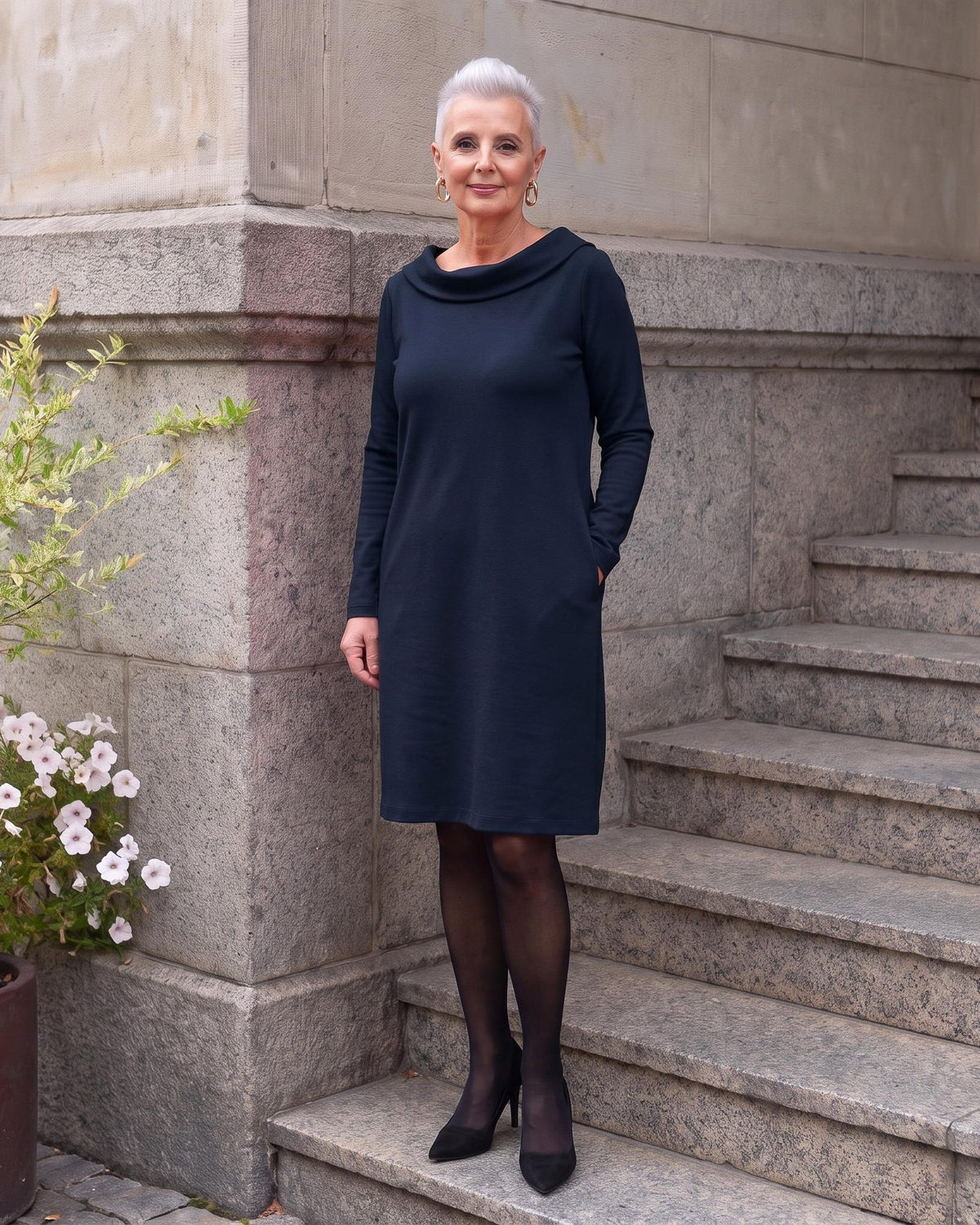 STORY Punto Milano – deep blue dress worn on granite steps #Color_Deep blue