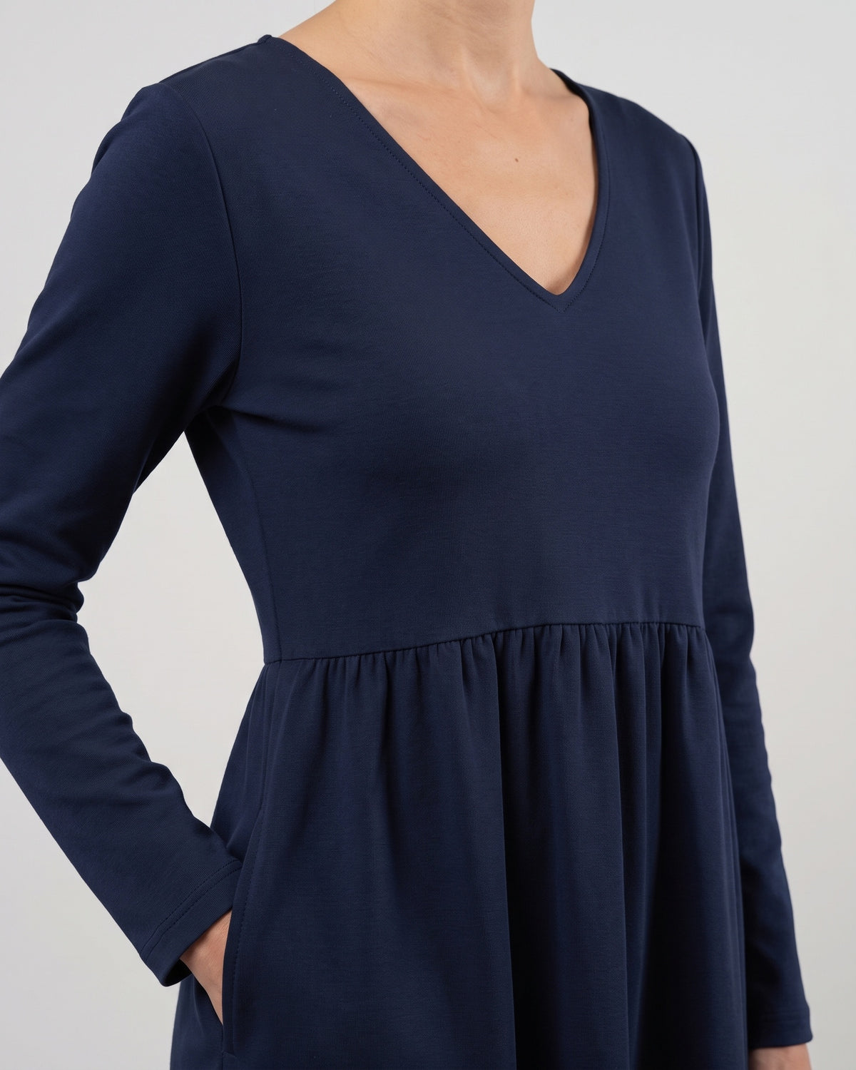 SUNSHINE Punto Milano midi dress in deep blue, close-up of V-neck and gathered waist #Color_Deep blue