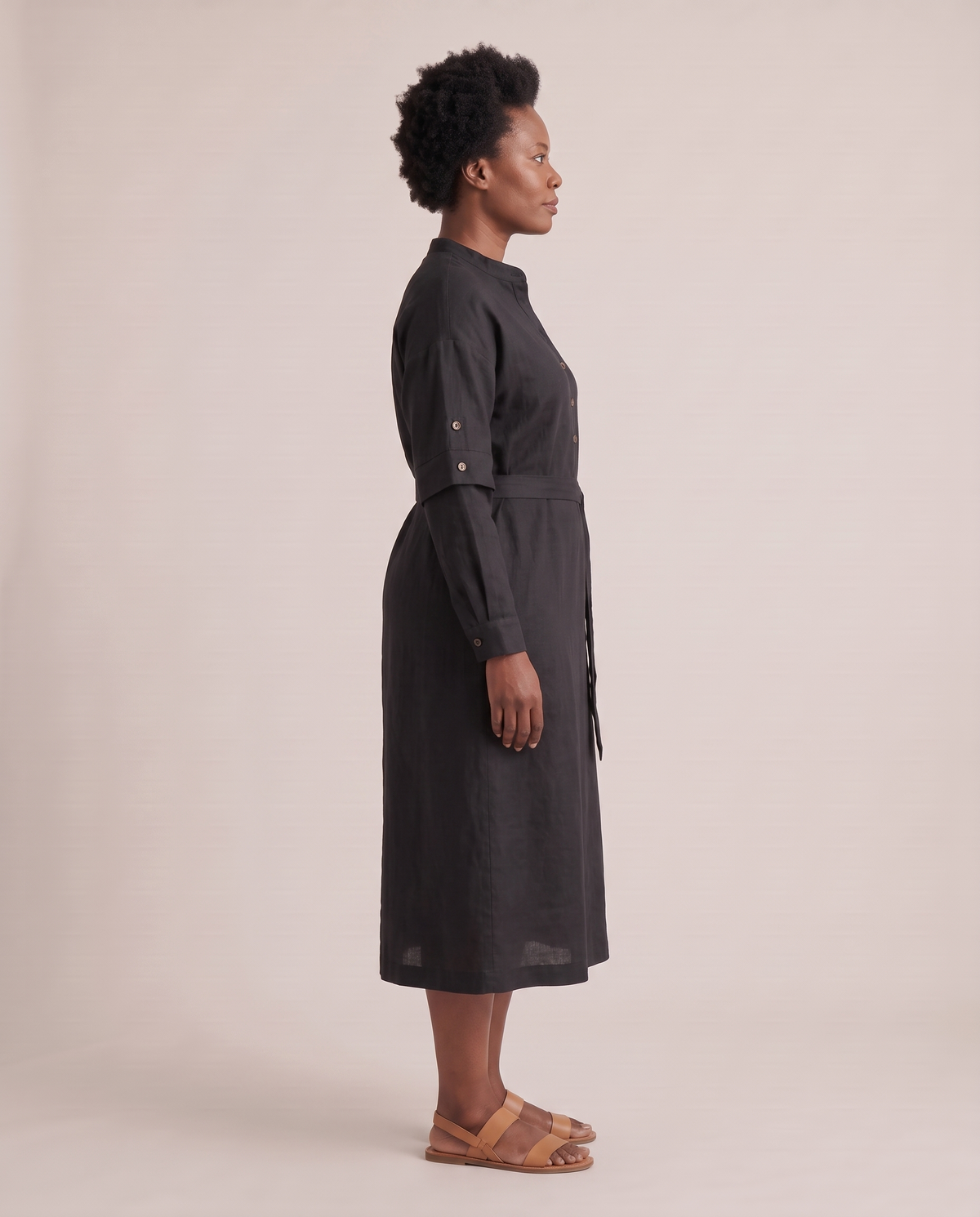 VERA linen midi dress in Black, side view
