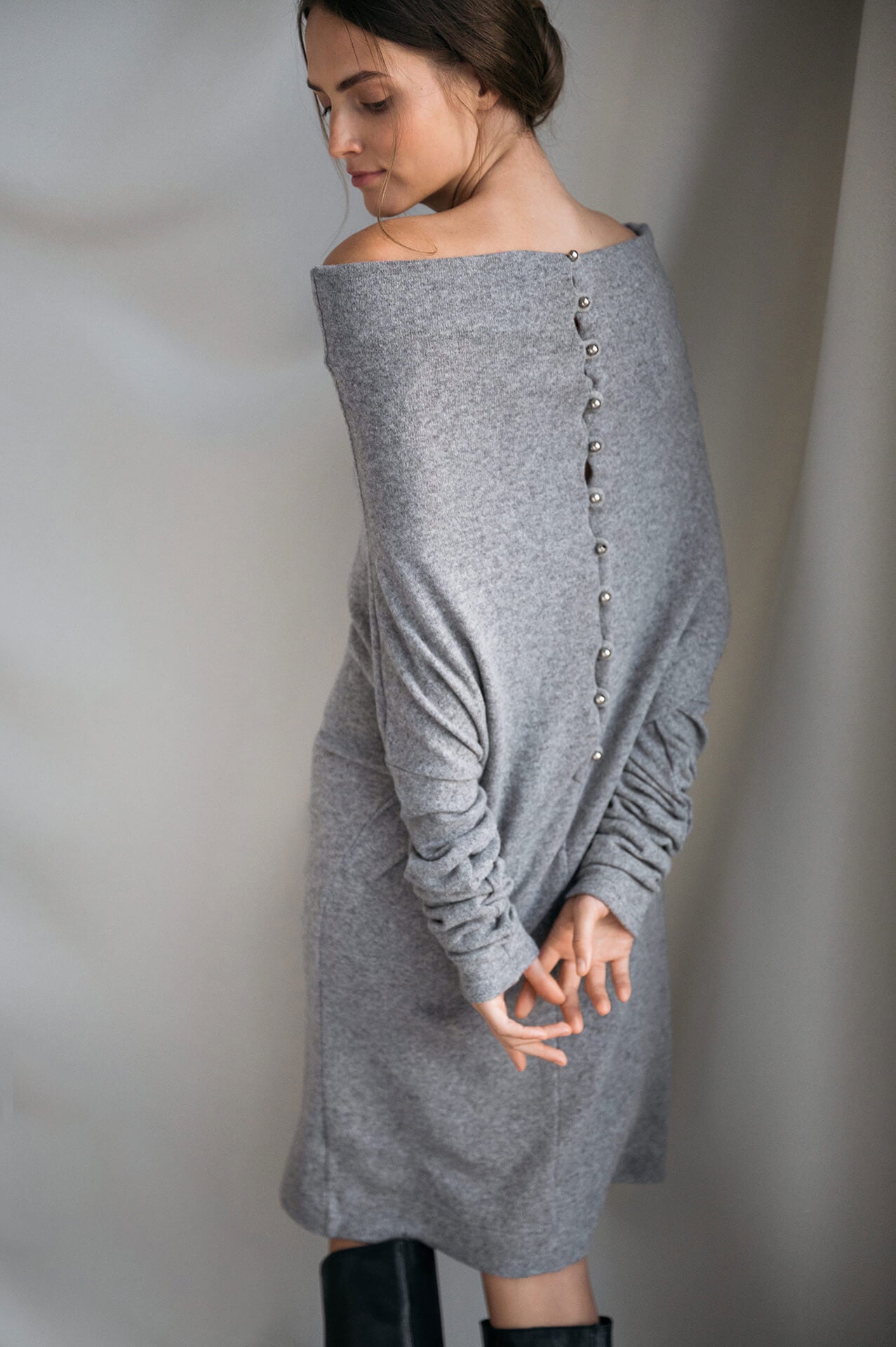 Grey sweater dress in wool METALIC PEARLS