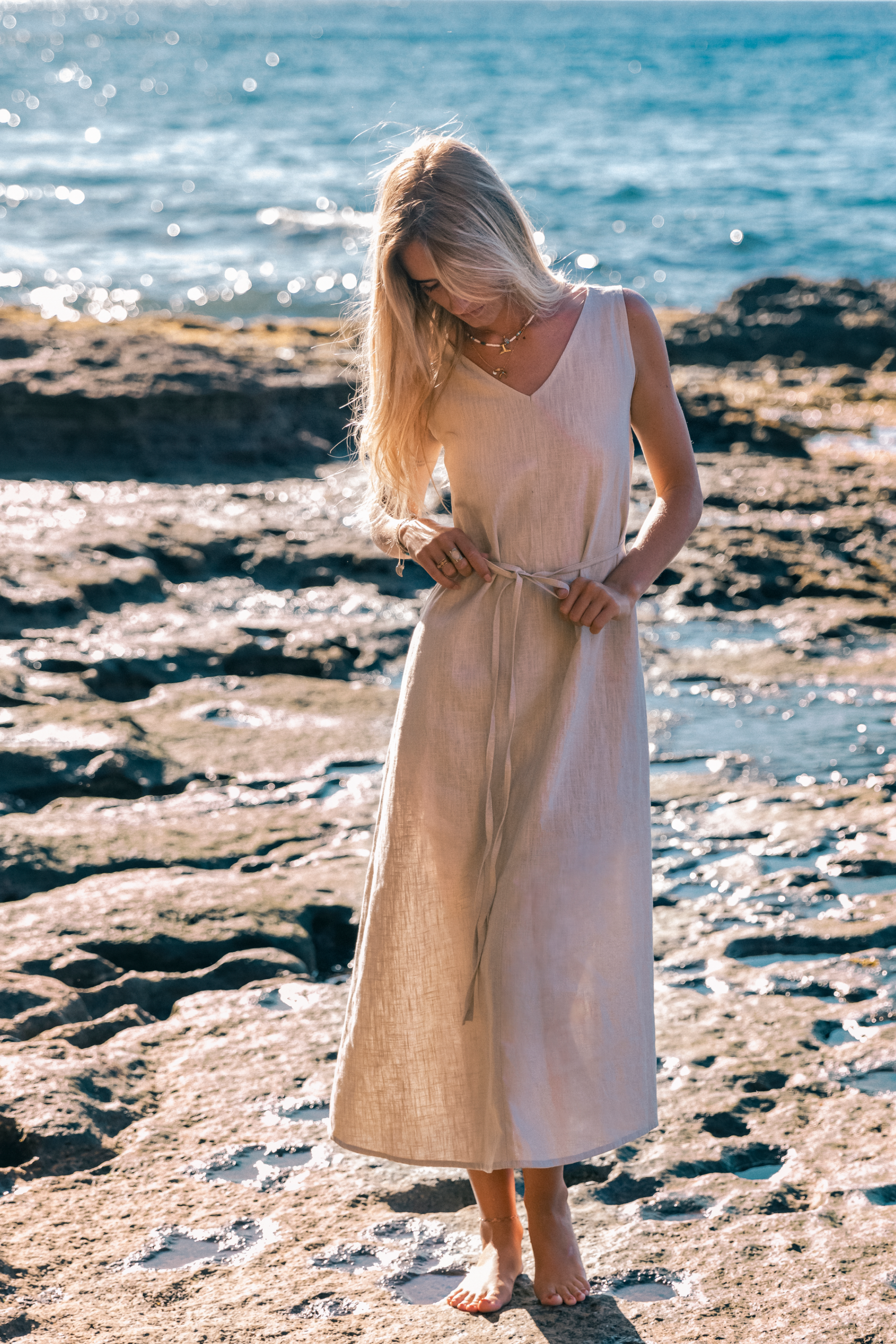 SUNSET — Sleeveless V-Neck Linen Midi Dress