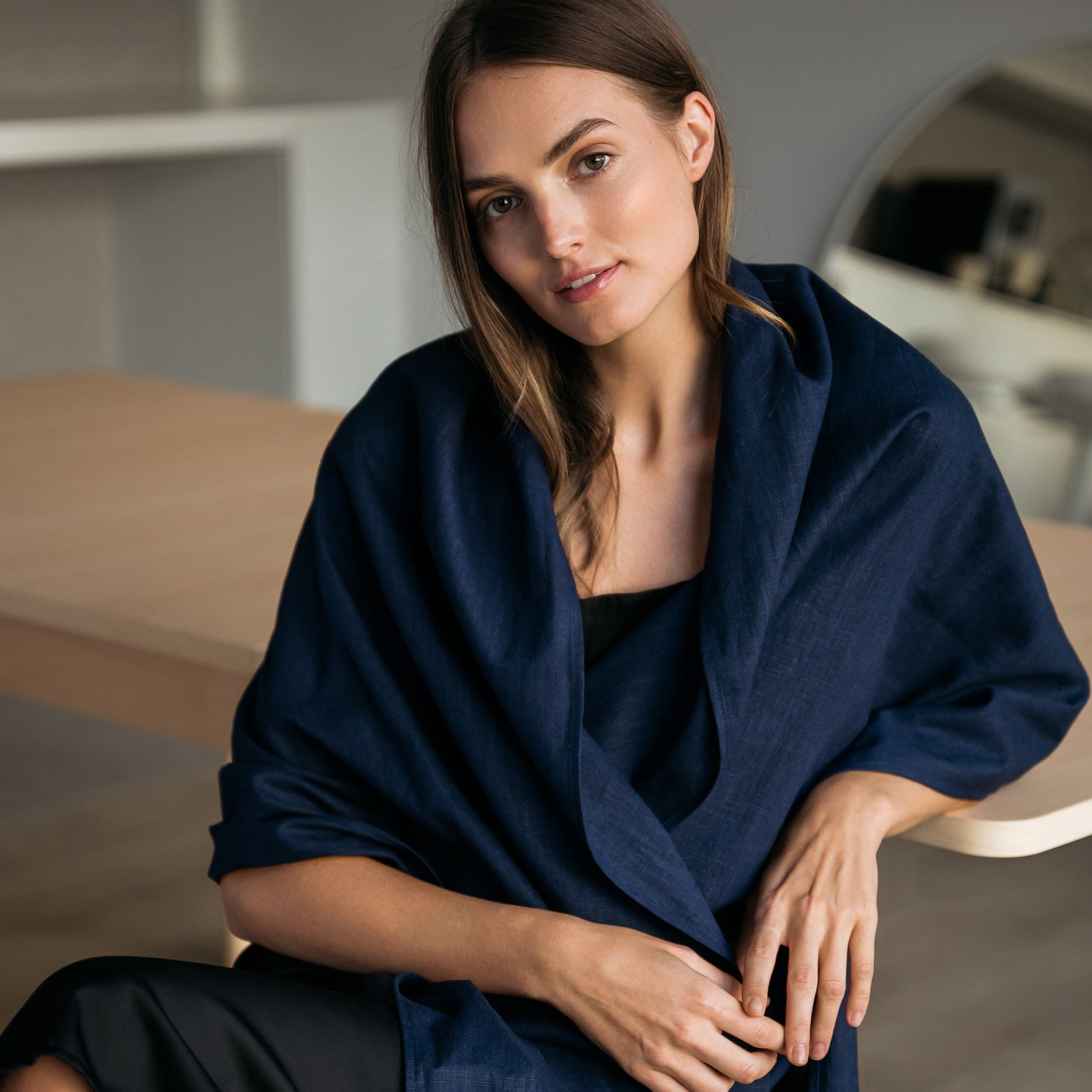 A navy blue linen scarf with a fringed edge. #Color_Deep blue