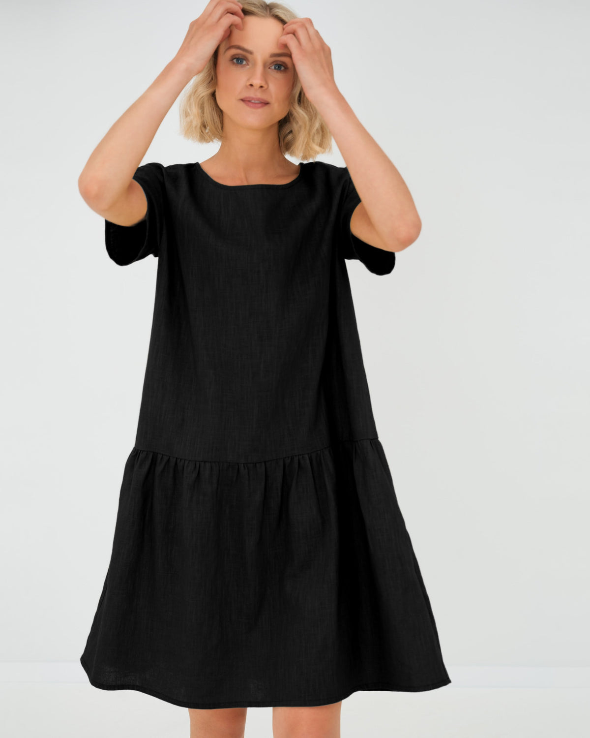 LeMuse BLOSSOM linen dress in black – hands on head #Color_Black