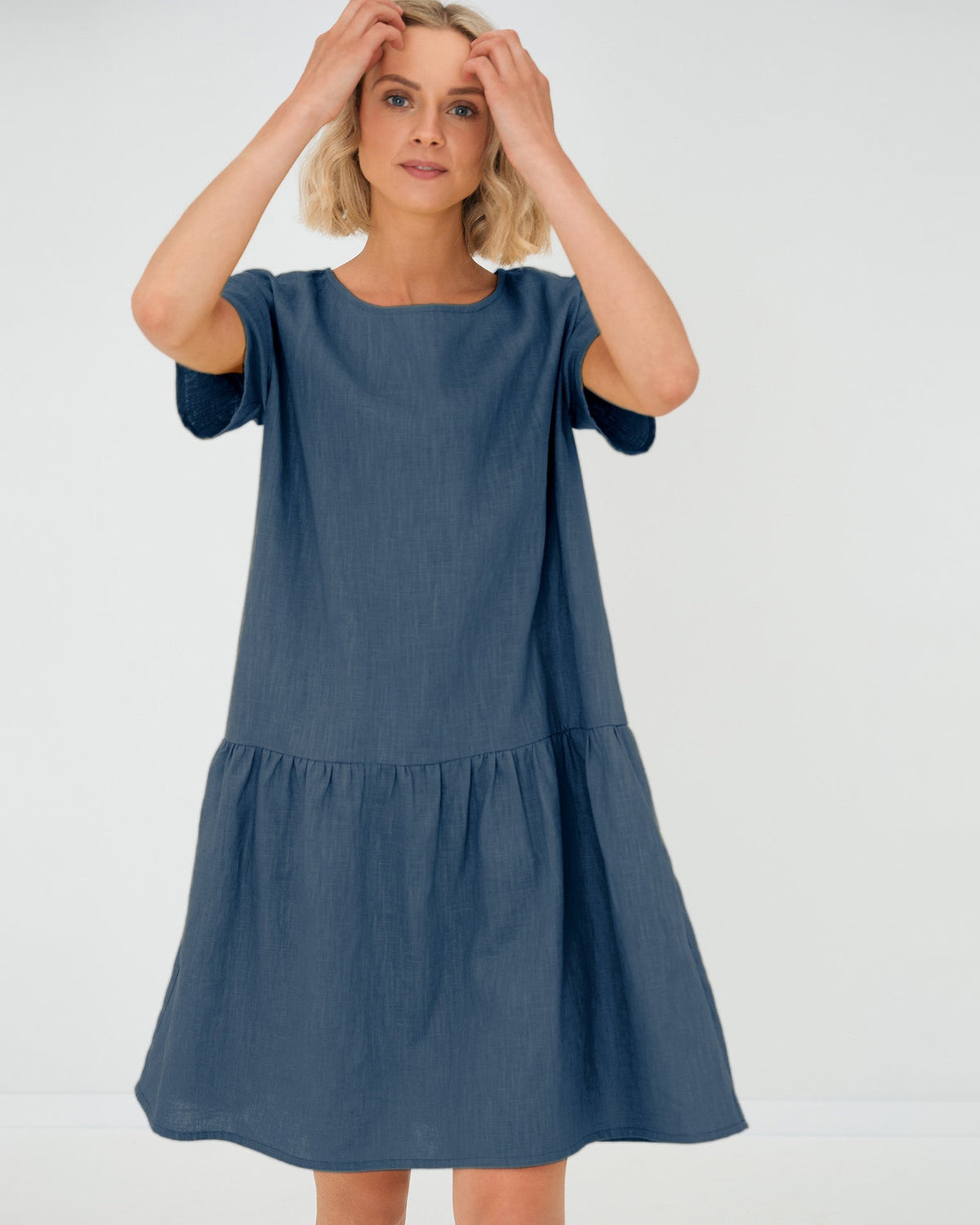 LeMuse BLOSSOM linen dress in blue – hands on head #Color_Blue