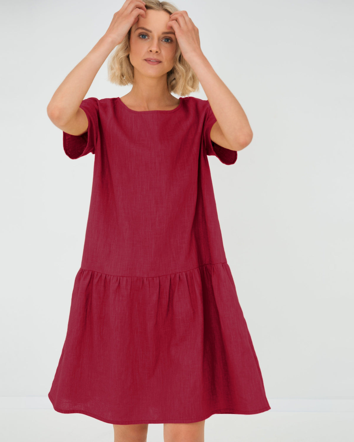 LeMuse BLOSSOM linen dress in cerise – hands on head #Color_Cerise