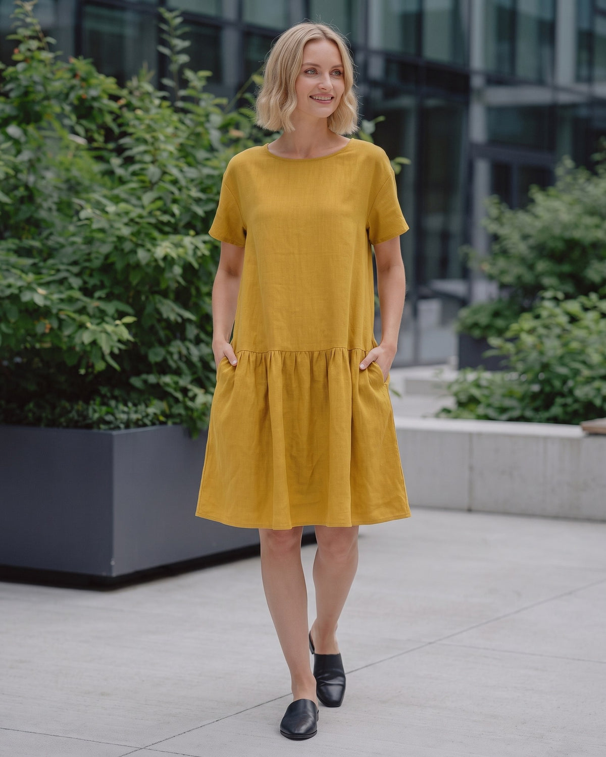 LeMuse BLOSSOM linen dress in ochre – lifestyle outdoors #Color_Ochre