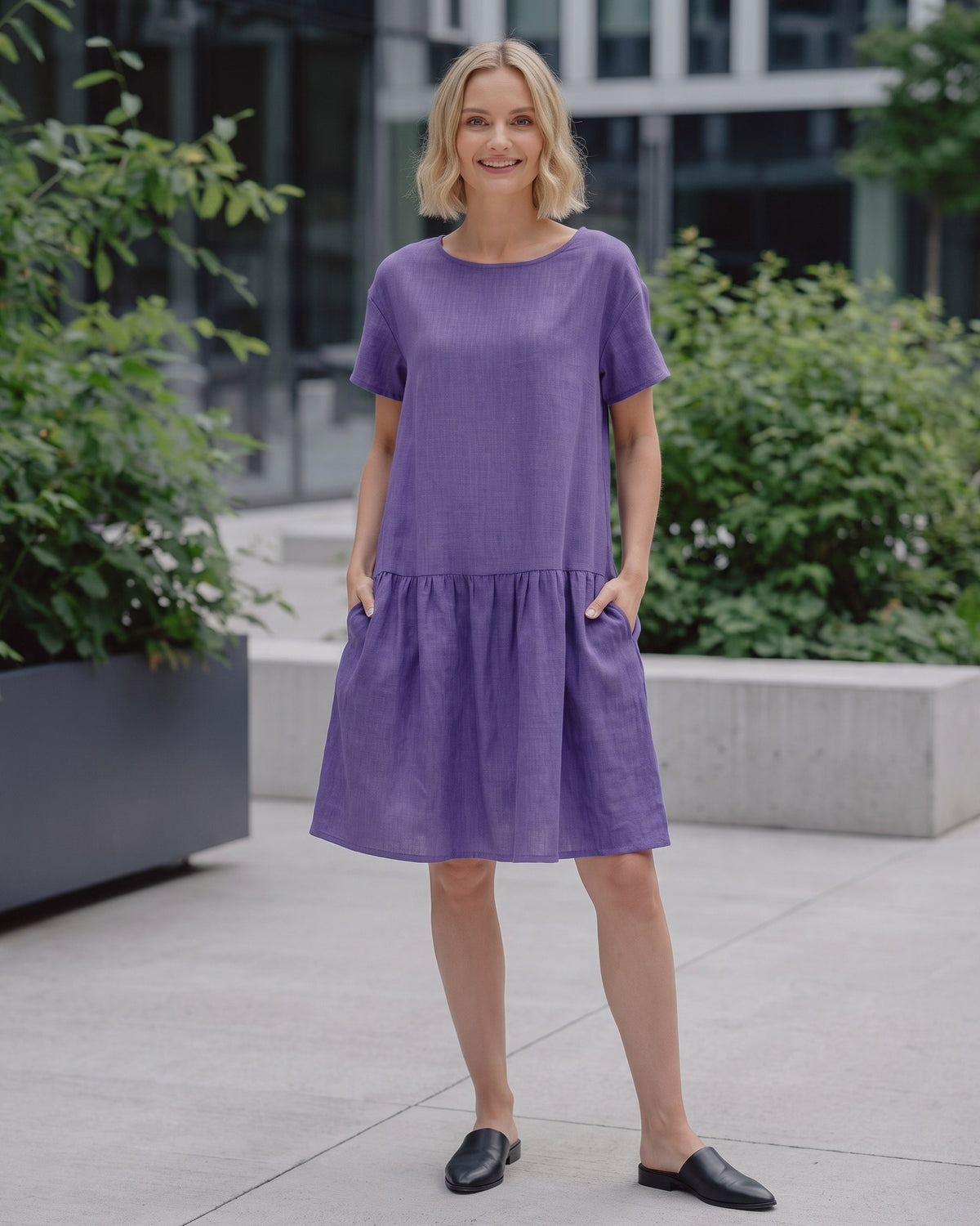 LeMuse BLOSSOM linen dress in purple – lifestyle outdoors #Color_Purple
