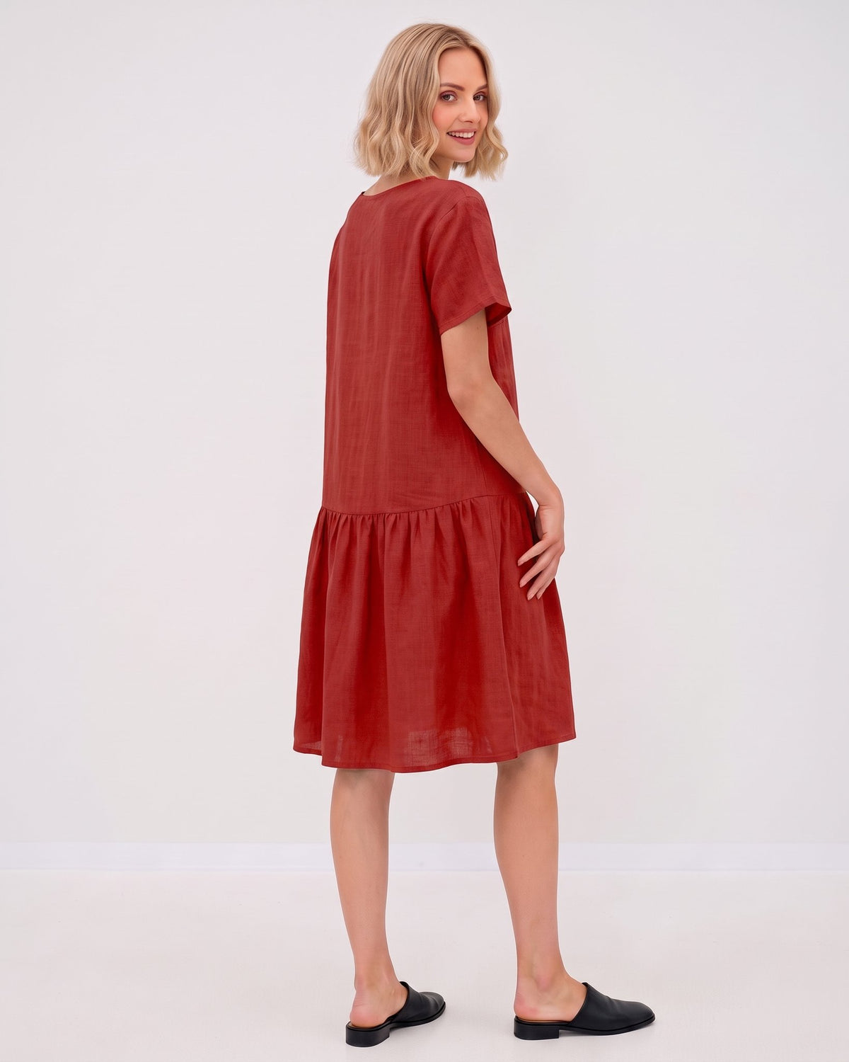 BLOSSOM – Linen Blend Tiered Midi Dress – Red suknelė, nugara #Color_Red