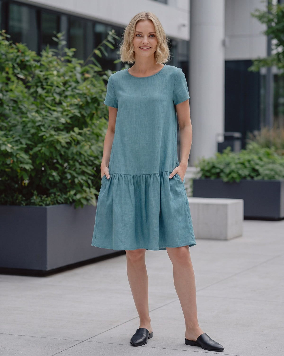 LeMuse BLOSSOM linen dress in teal – lifestyle outdoors #Color_Teal
