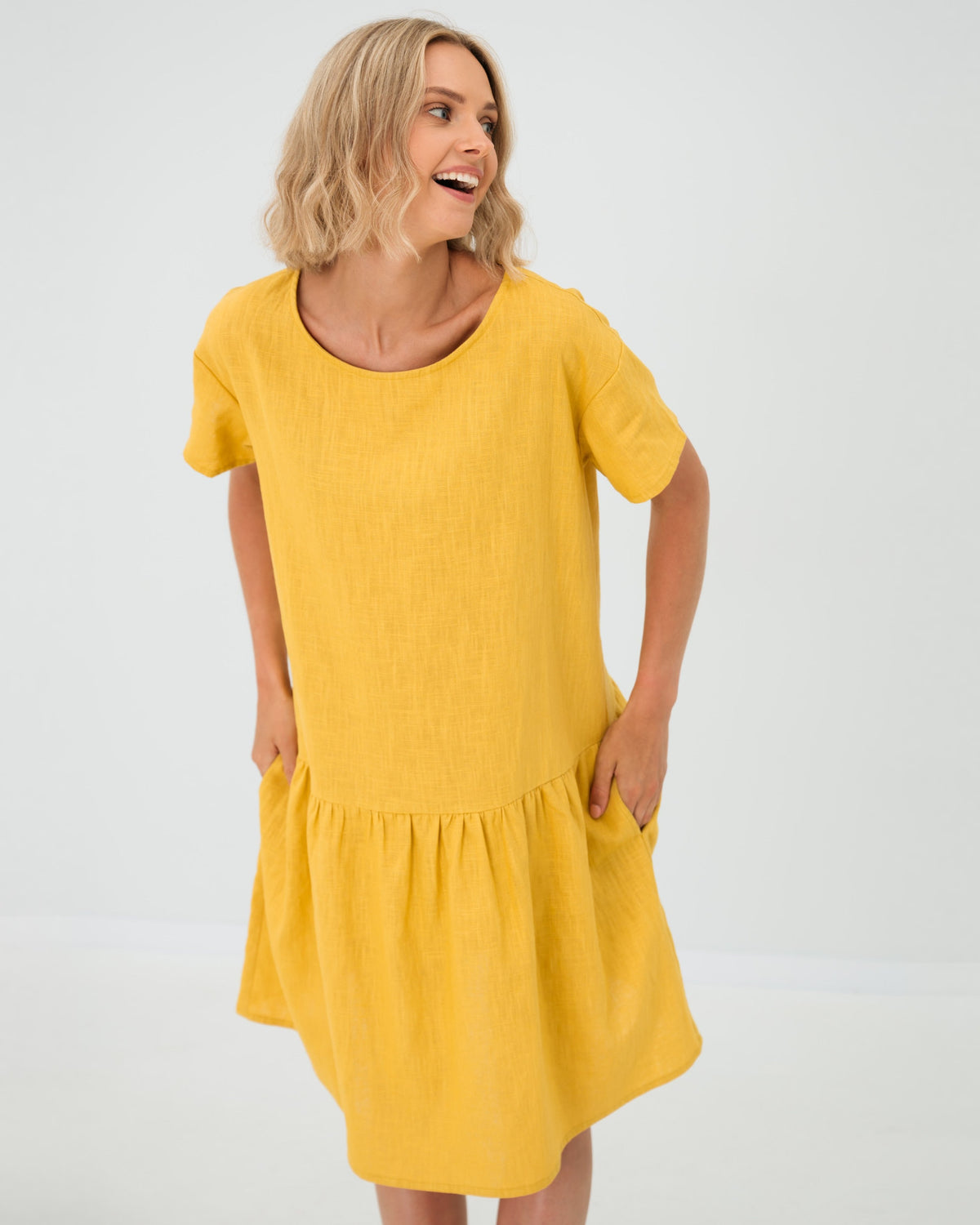 LeMuse BLOSSOM linen dress in yellow – front smiling #Color_Yellow