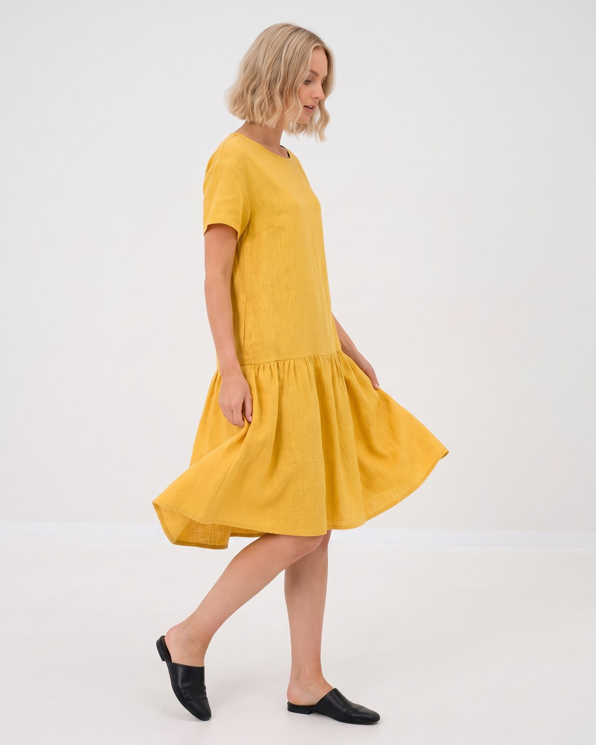 LeMuse BLOSSOM linen dress in yellow – side, skirt in motion #Color_Yellow