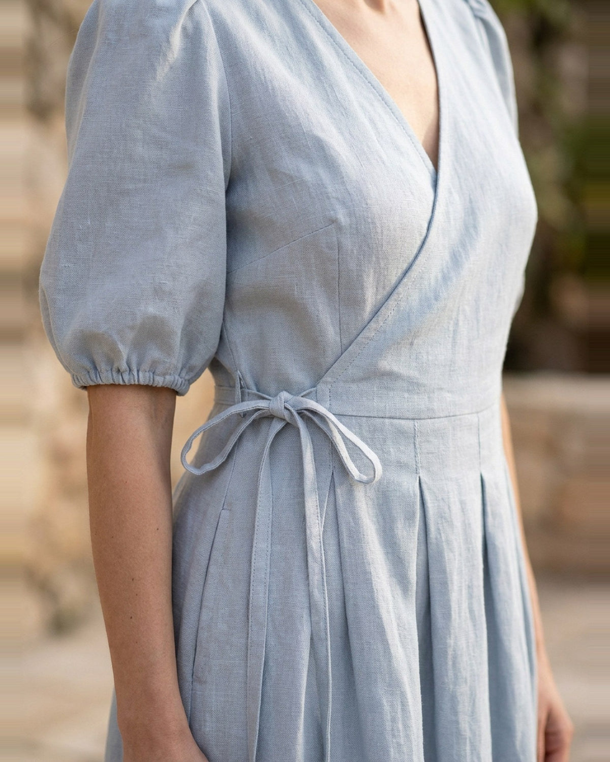 BONNIE – Linen Blend Puff Sleeve Tie-Waist Midi Dress – Light blue suknelė, close-up of the tie-waist knot, pleated skirt and puff sleeve cuff #Color_Light blue