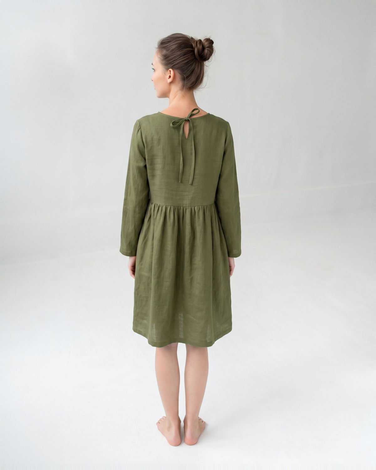 CANDY – Linen Blend Long Sleeve Gathered Dress – Olive green suknelė, nugara su kaspinu #Color_Olive green
