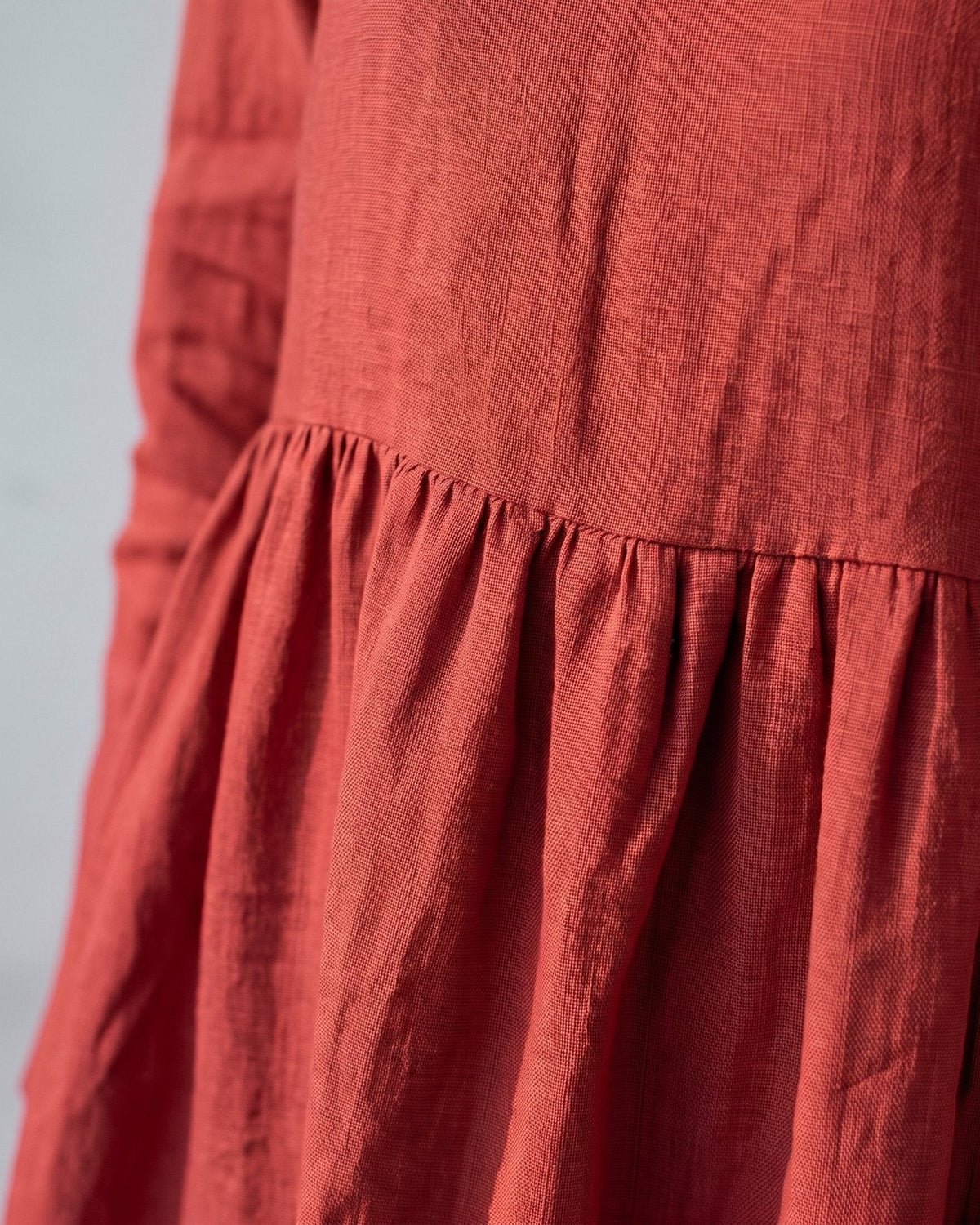LeMuse CANDY linen dress in red – fabric detail close-up #Color_Red
