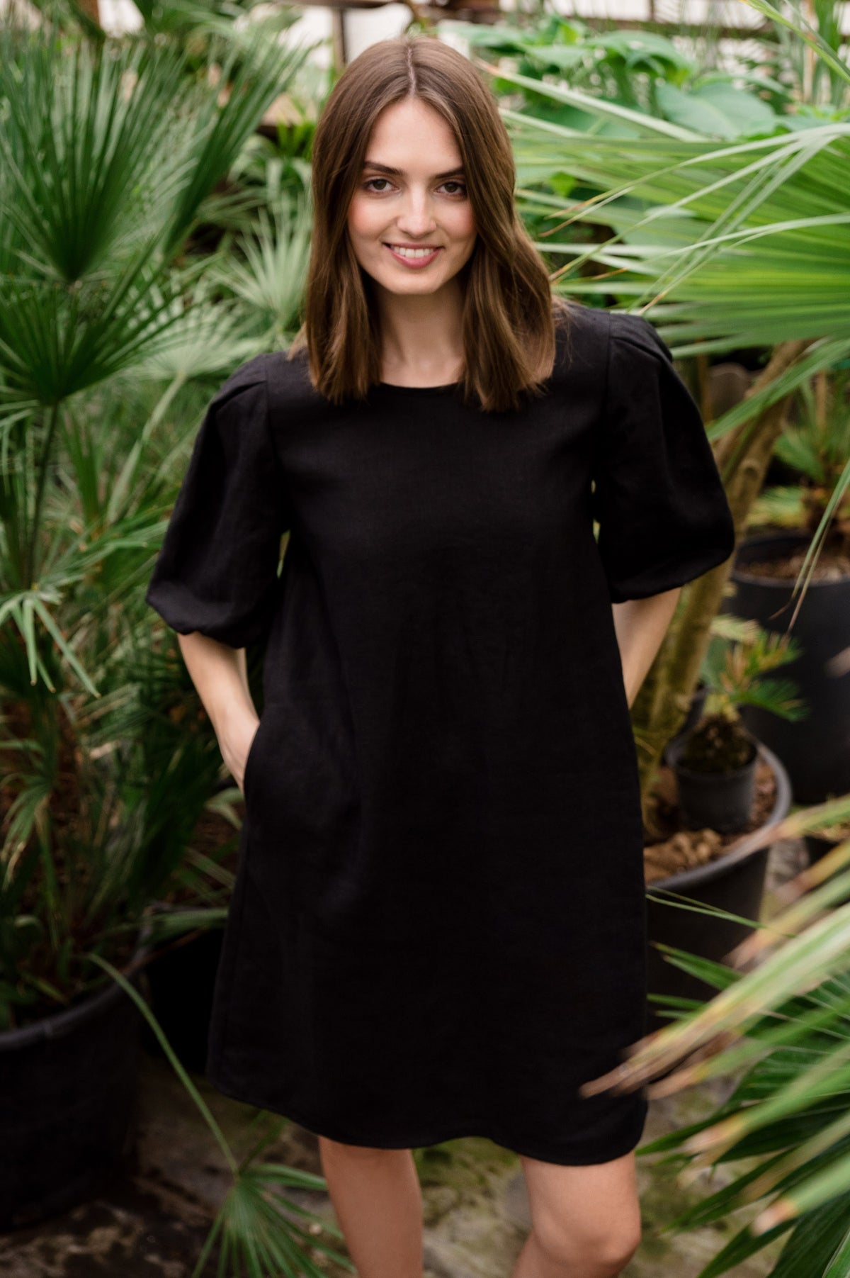 LeMuse CHARM linen dress in black – model front full length #Color_Black
