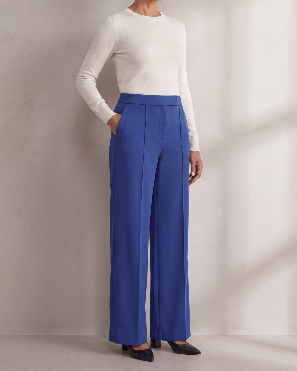 DORA pleated wide-leg trousers in cobalt Punto Milano, front