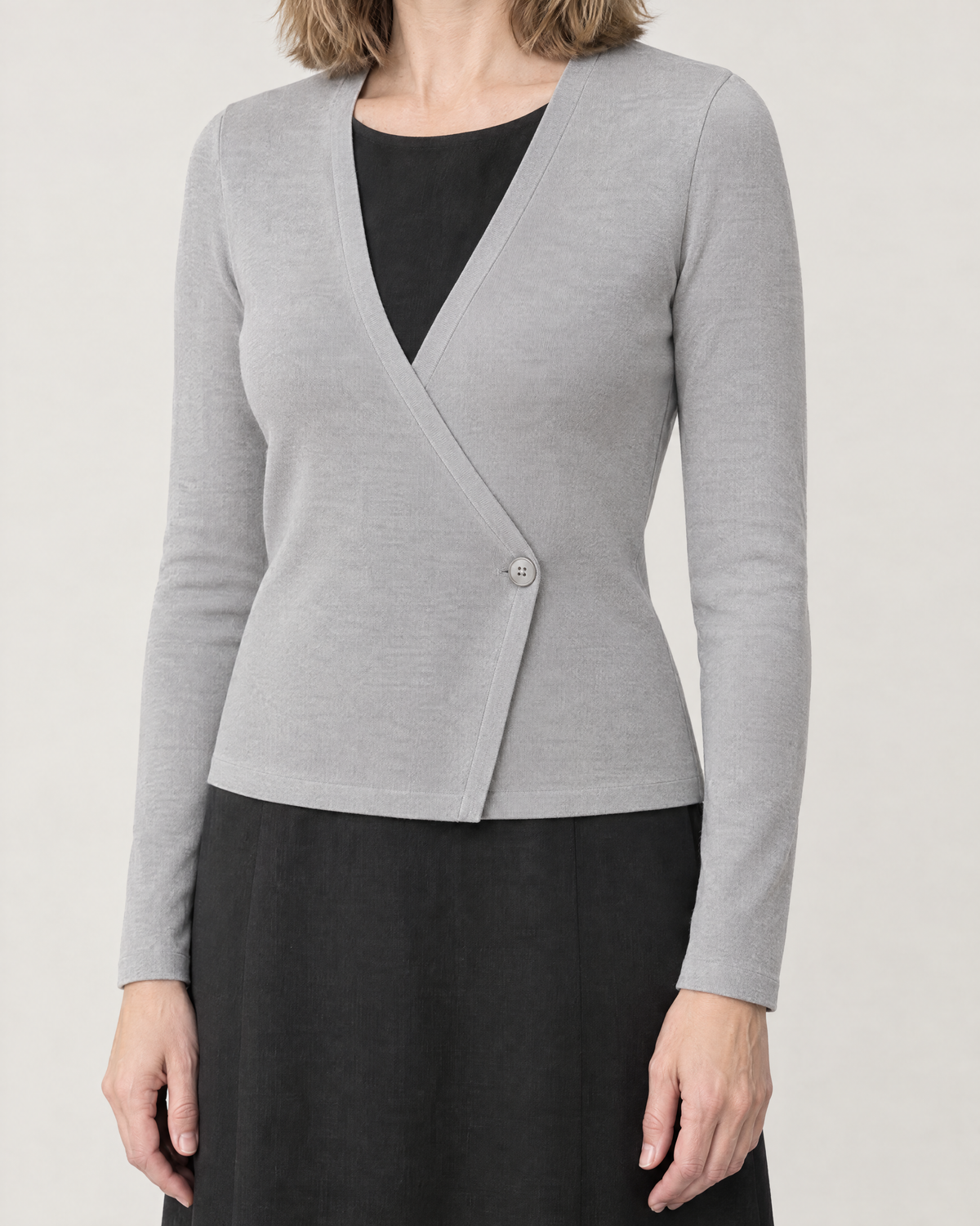 DRESS CARDIGAN light grey, close-up of the button, edge band and fine wool knit