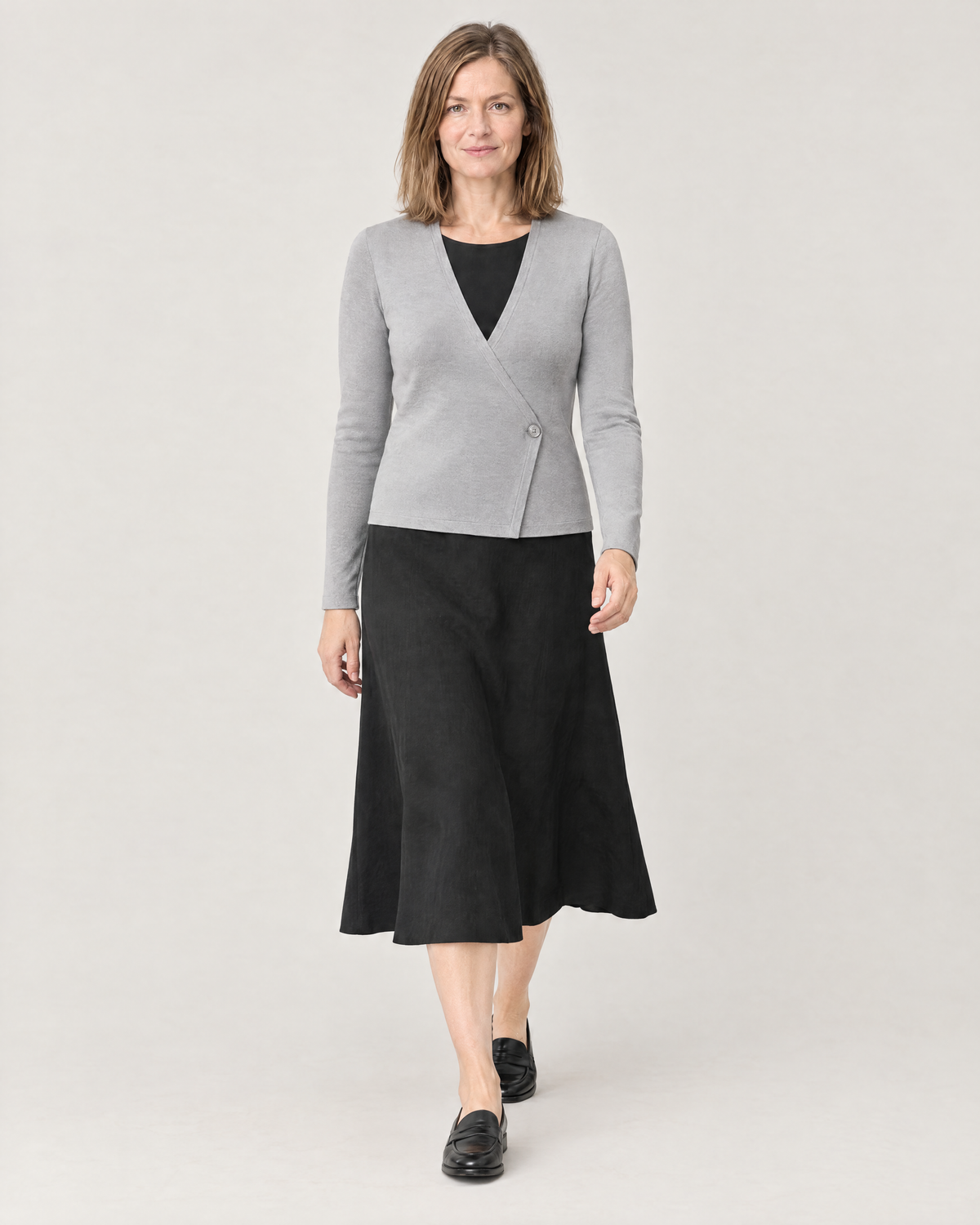 DRESS CARDIGAN light grey, walking over a black midi dress
