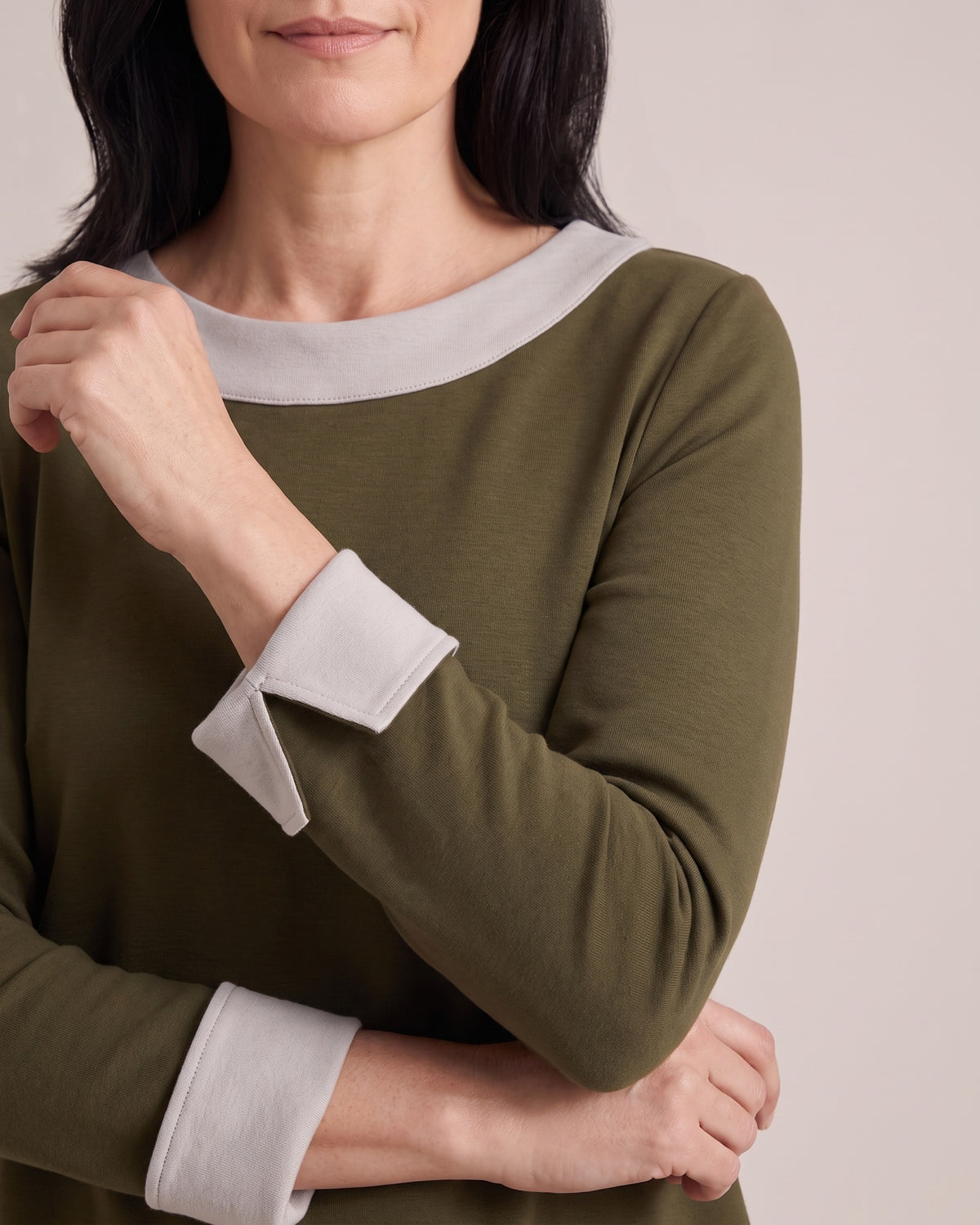 DUO — dvipusė Punto Milano suknelė – žalia suknelė, apykaklės atvartas ir rankogalis #Color_Green / Light gray