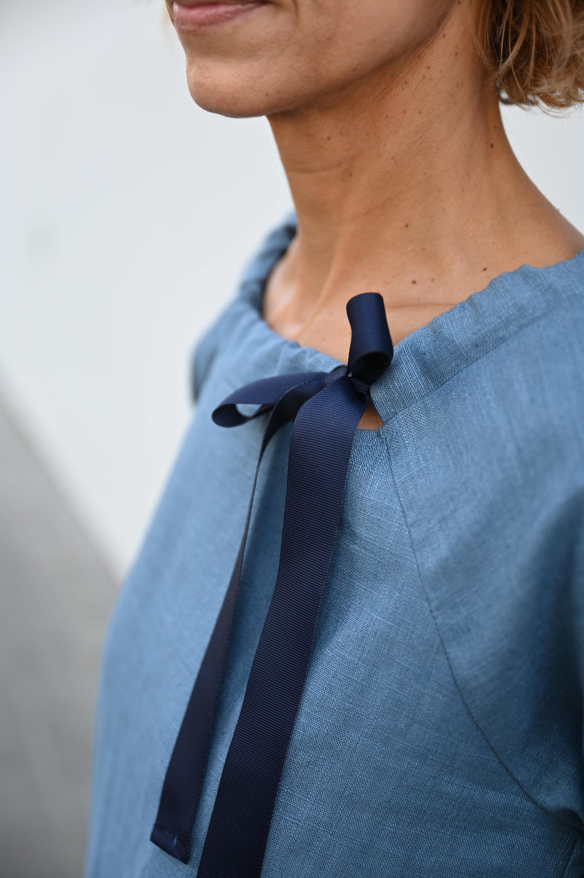 LeMuse FRENCH linen dress in blue – ribbon bow neckline detail #Color_Blue