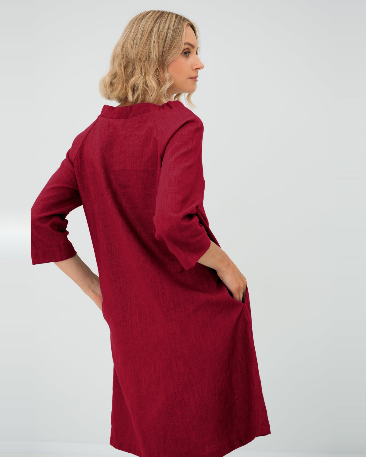 LeMuse FRENCH linen dress in cerise – back view #Color_Cerise