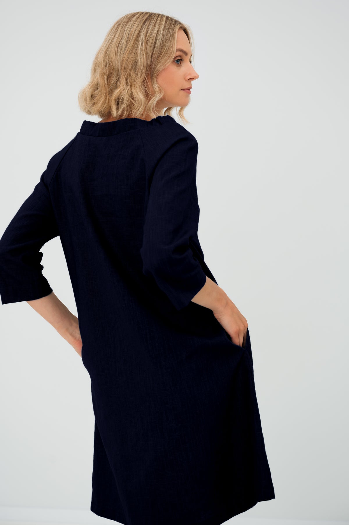 LeMuse FRENCH linen dress in deep blue – studio three-quarter back view #Color_Deep blue