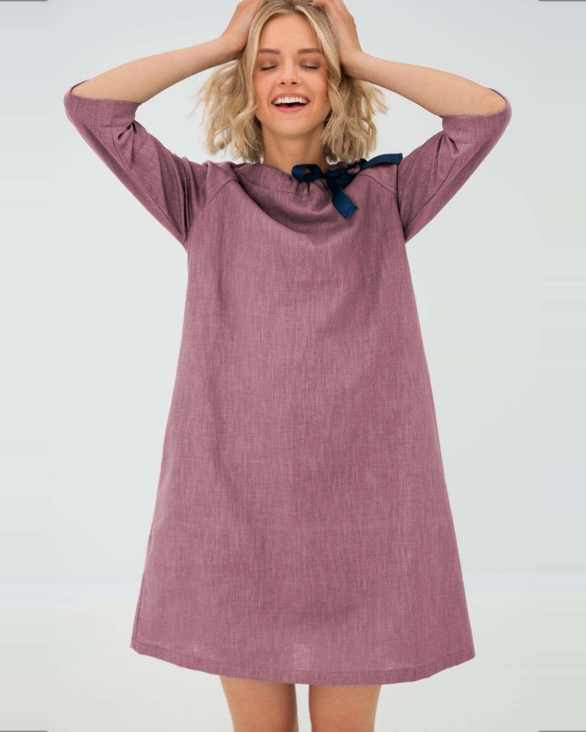 LeMuse FRENCH linen dress in dusty rose – model hands up in motion #Color_Dusty rose