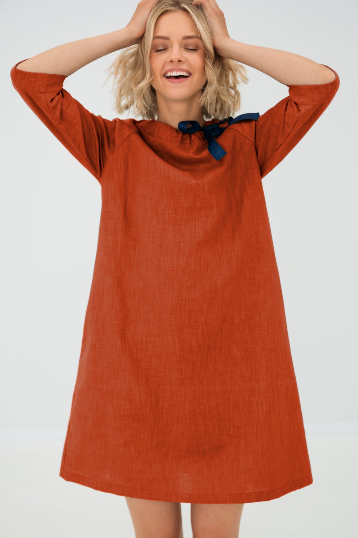 LeMuse FRENCH linen dress in orange – model hands up in motion #Color_Orange