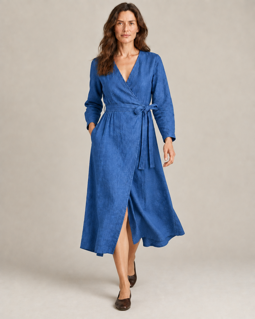WRAP – mėlyna lininė suknelė, judesys