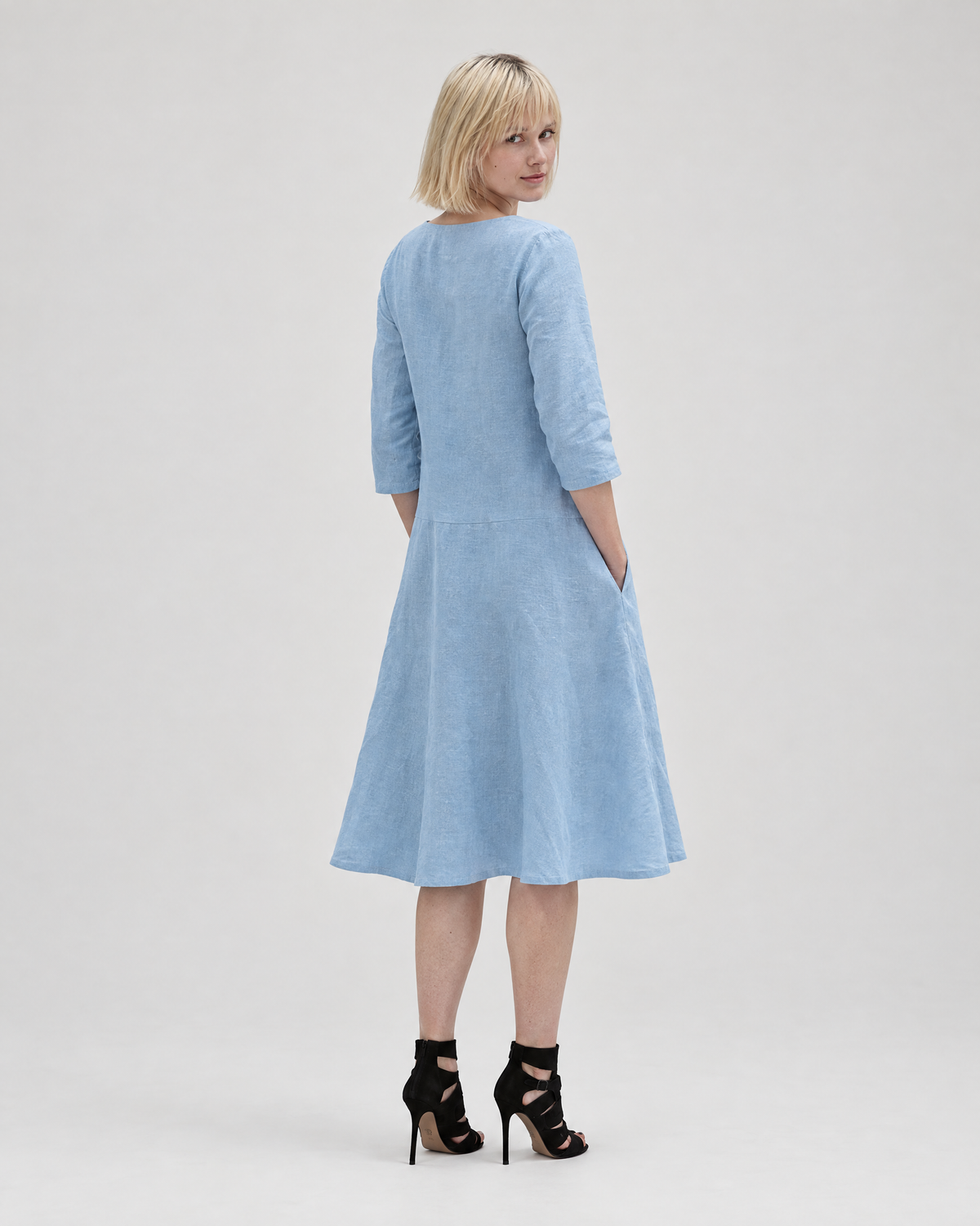 SUN – Linen Blend V-Neck Bow Dress – Light blue dress, back view over the shoulder, studio #Color_Light blue