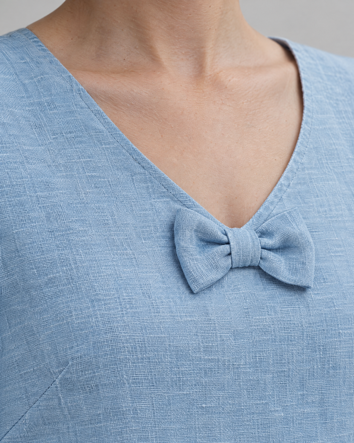 SUN – Linen Blend V-Neck Bow Dress – Light blue dress, bow neckline detail, studio #Color_Light blue