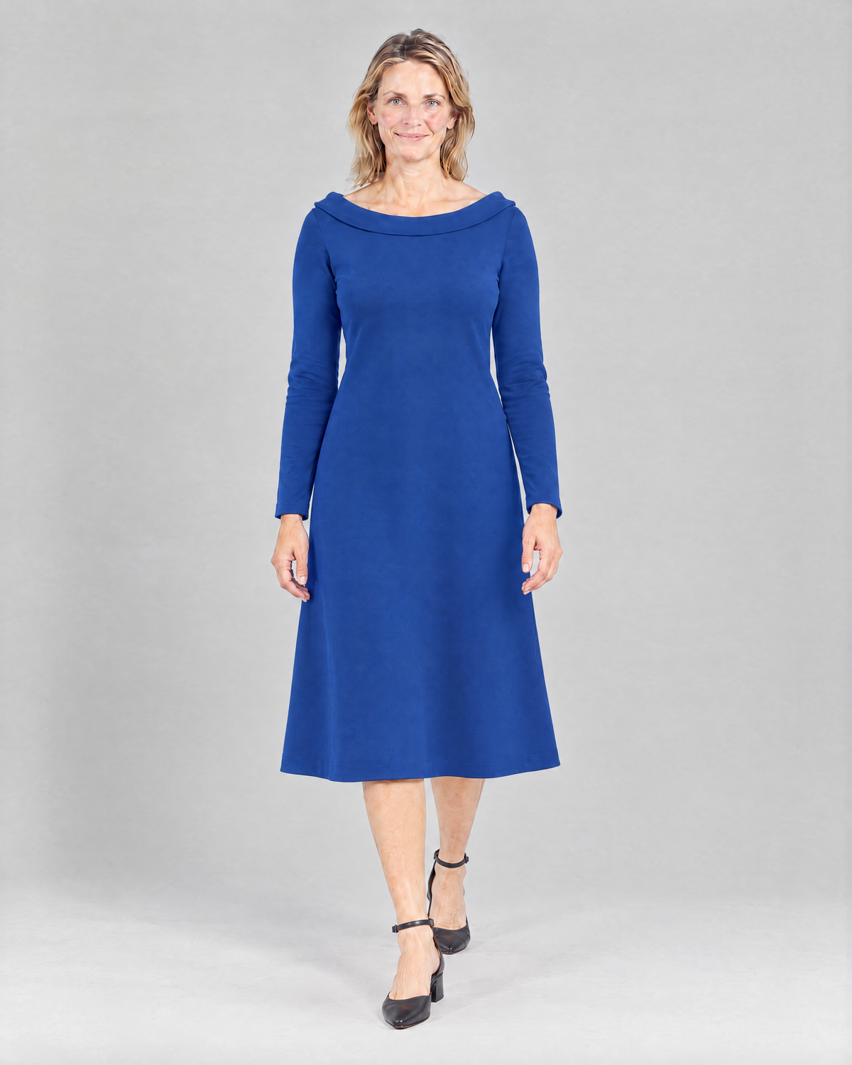 STORY TALL Punto – cobalt blue A-line dress in movement, walking