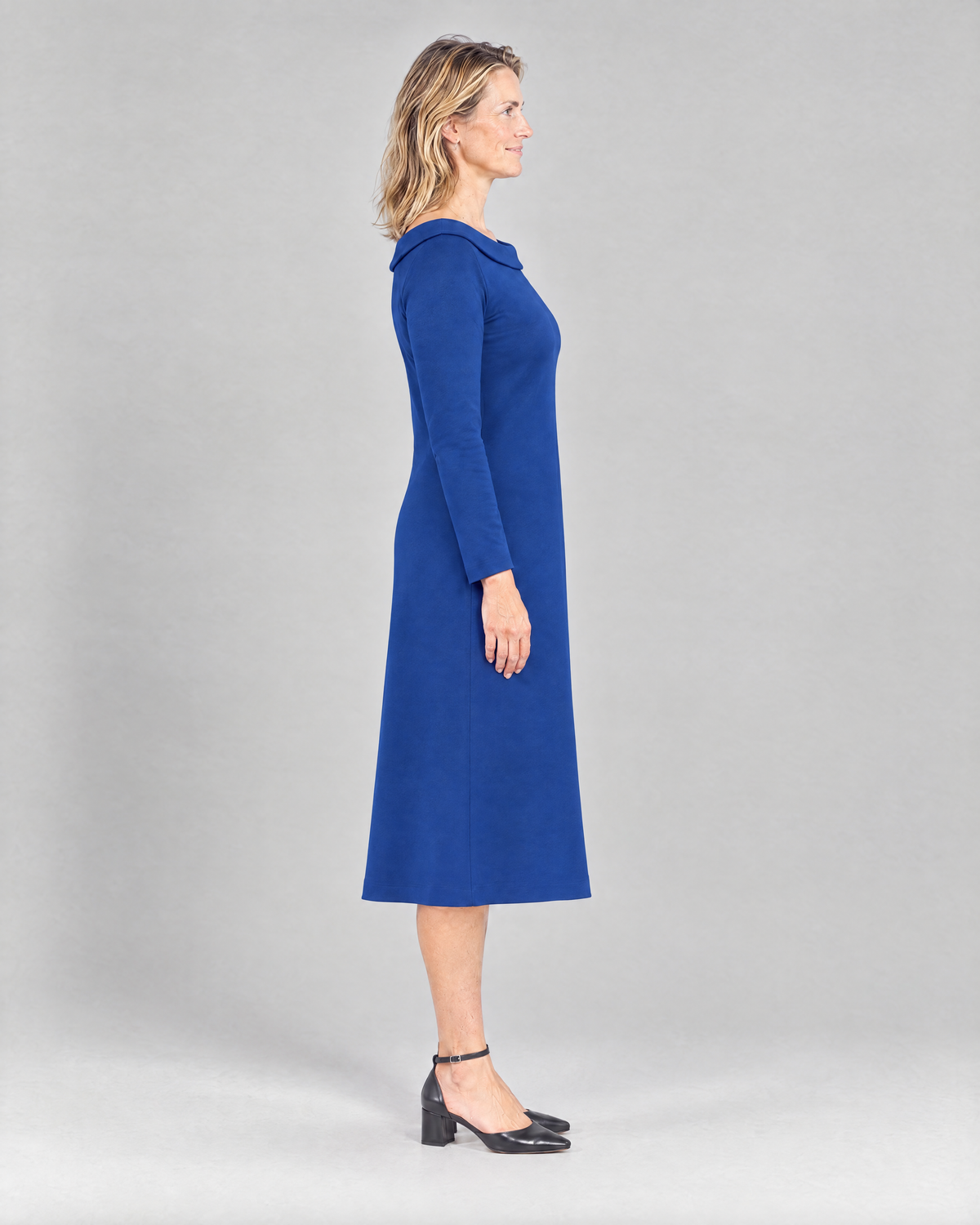 STORY TALL Punto – cobalt blue A-line dress, side view, midi length on tall model