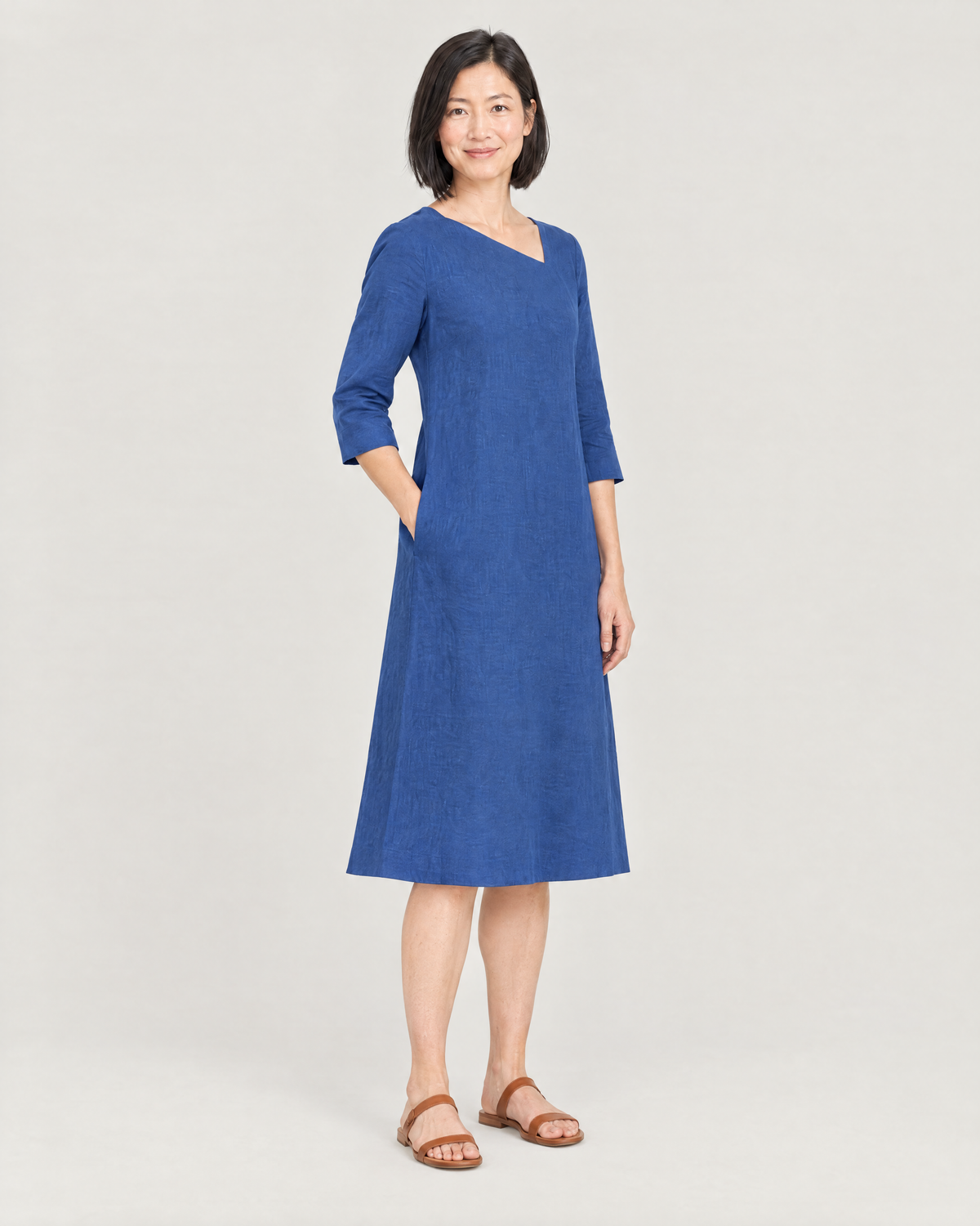 HUE blue linen dress, three-quarter view