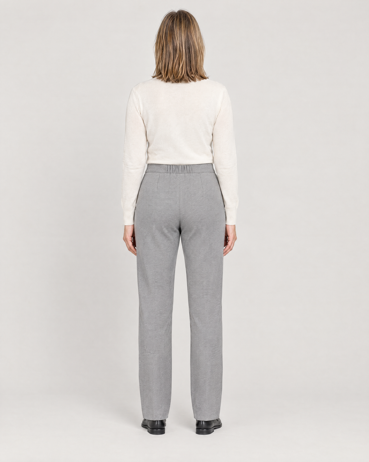 GRAPHITE COMFORT light grey trousers, back view with soft elastic at the back of the waistband