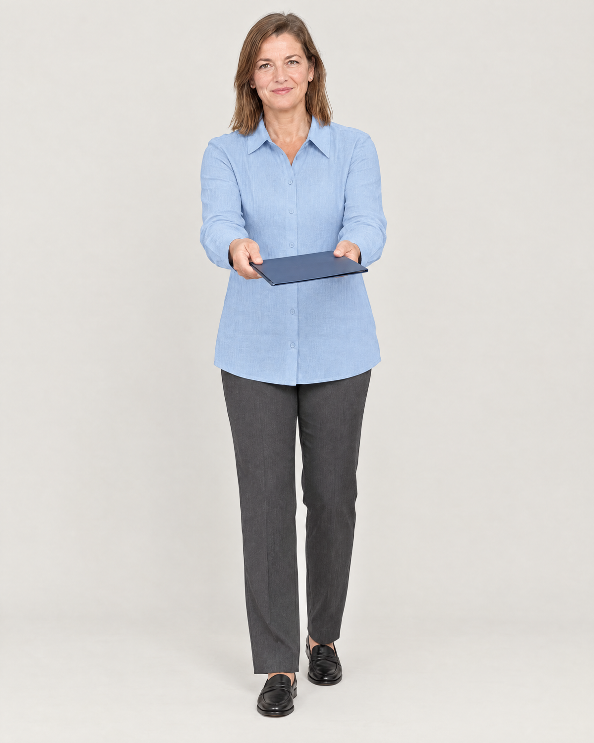 Woman walking in the SOFT SHIRT light blue linen shirt