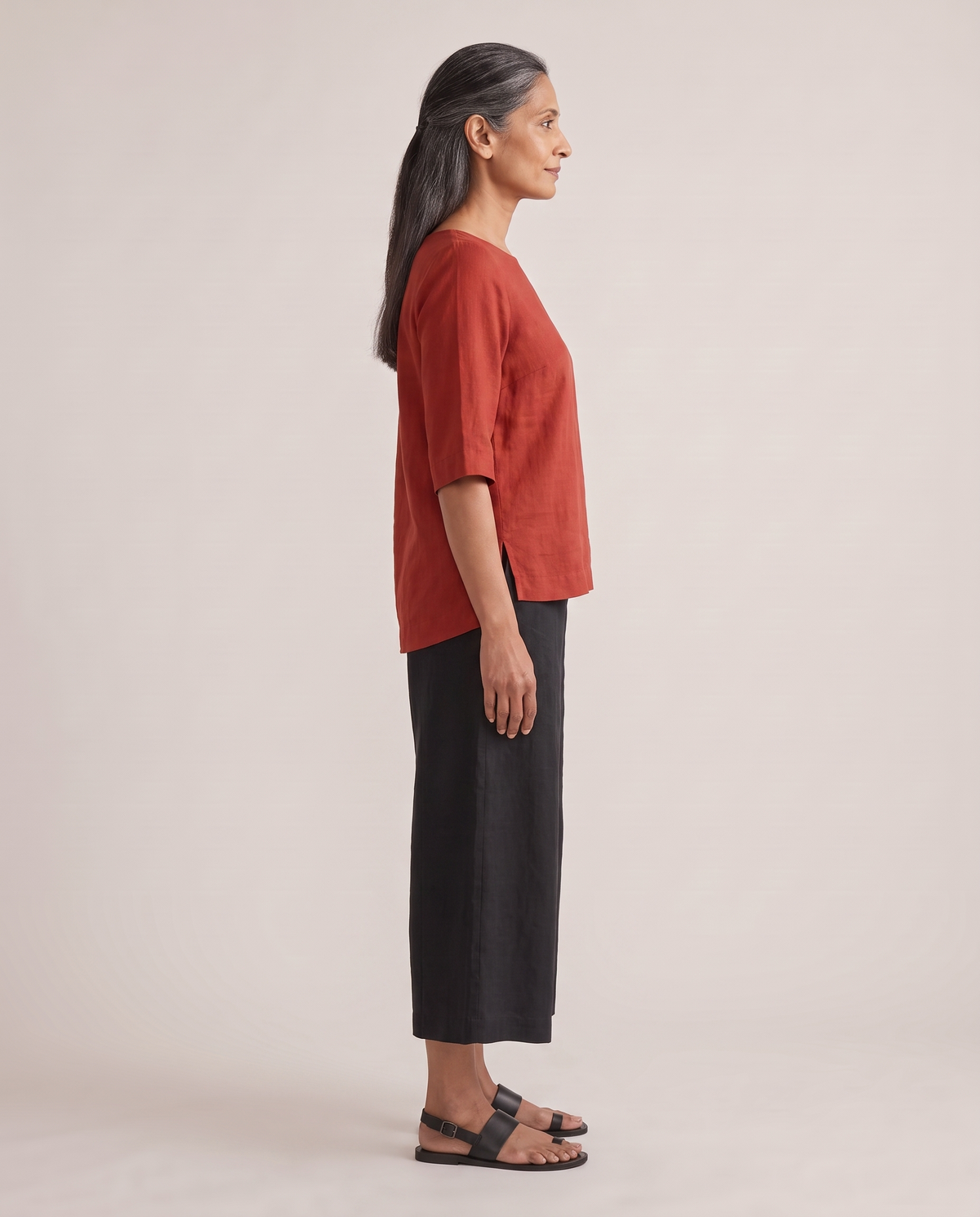 LIFT linen top in Red, side view