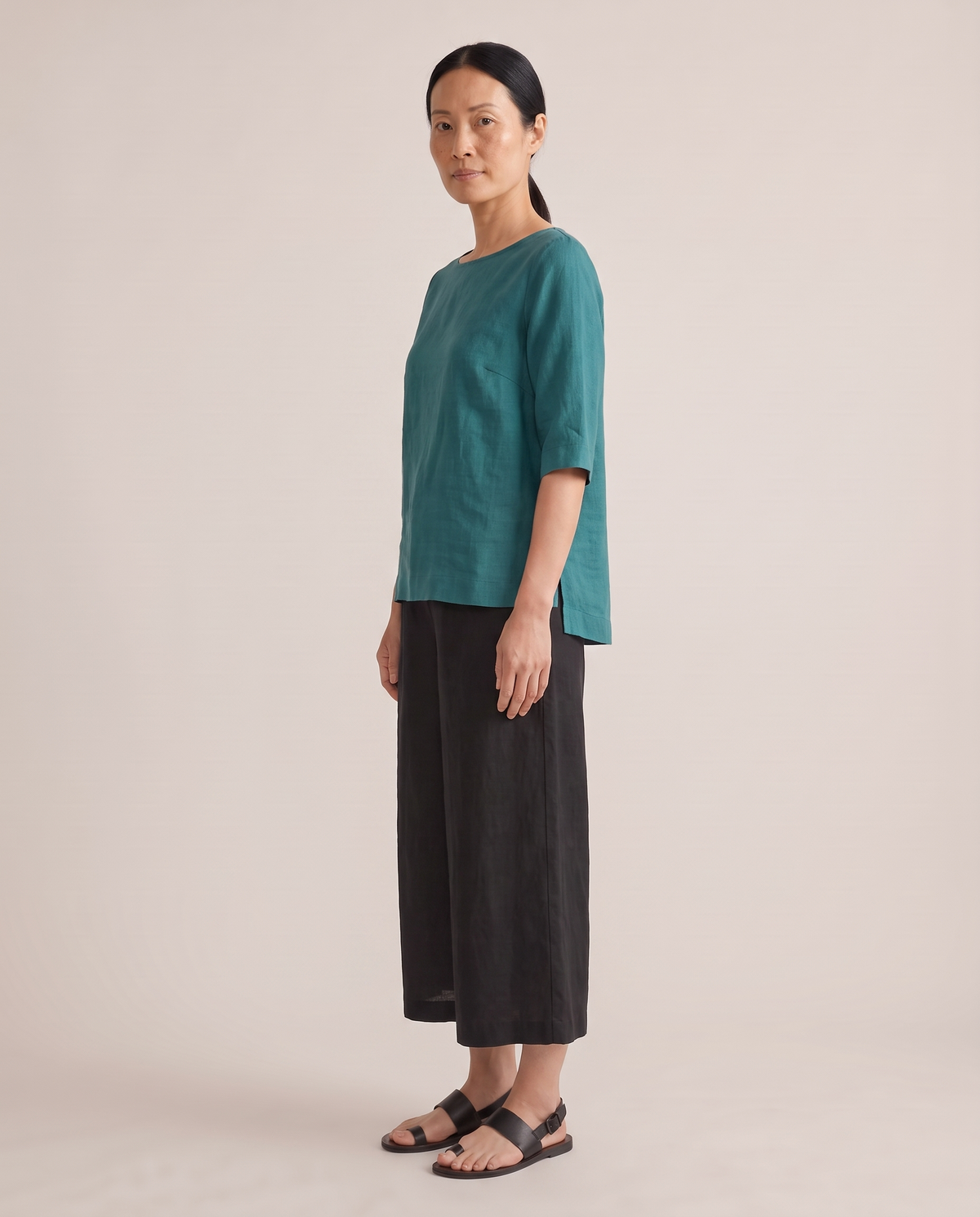 LIFT linen top in Teal, side view