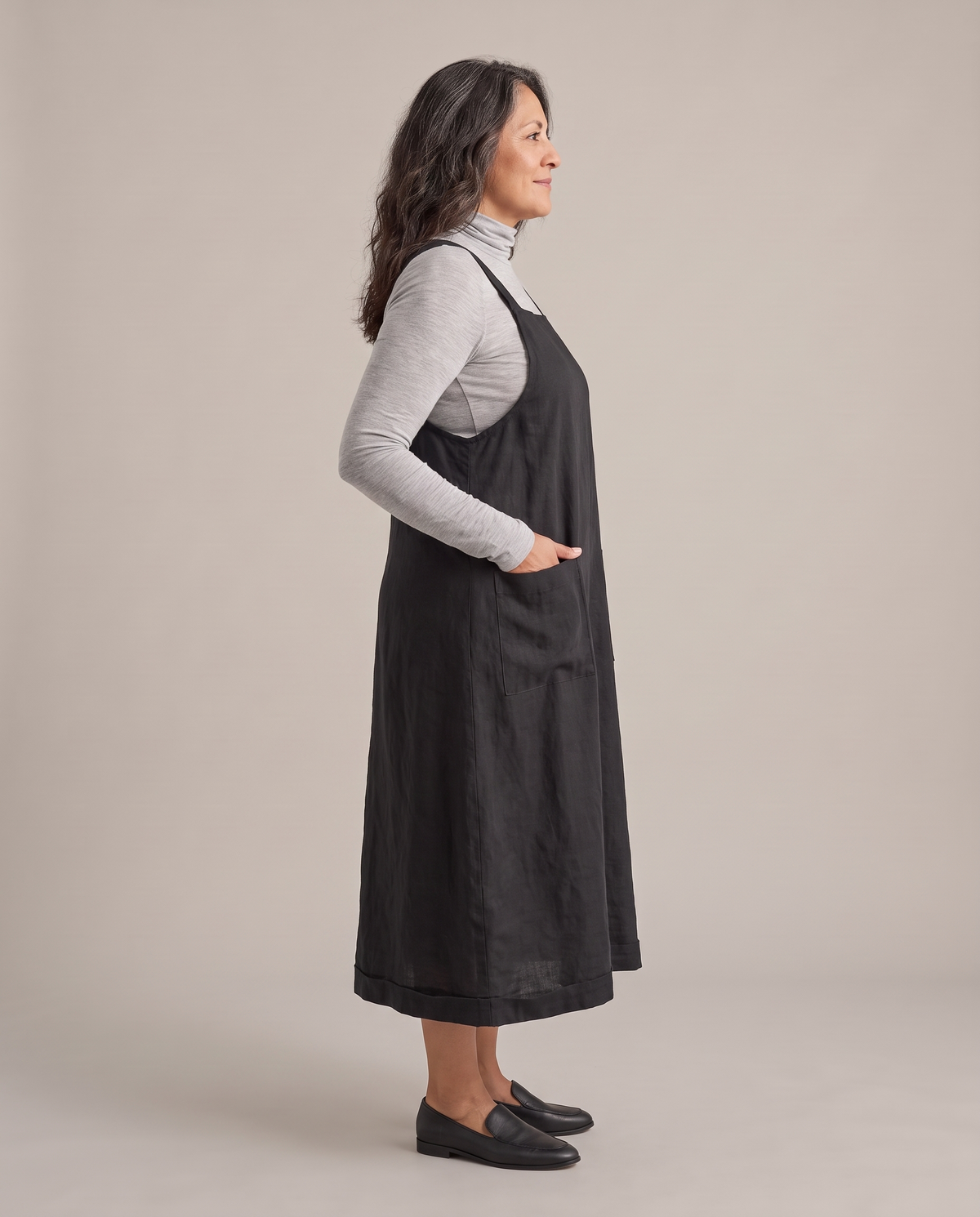 LAYER linen pinafore dress in Black, side view