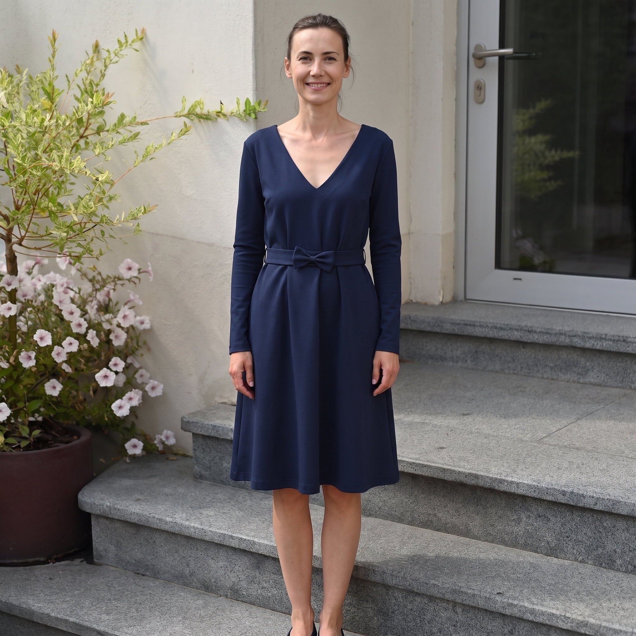 JAZZ — Italienisches Punto-Milano-Strickkleid mit Gürtel und V-Ausschnitt