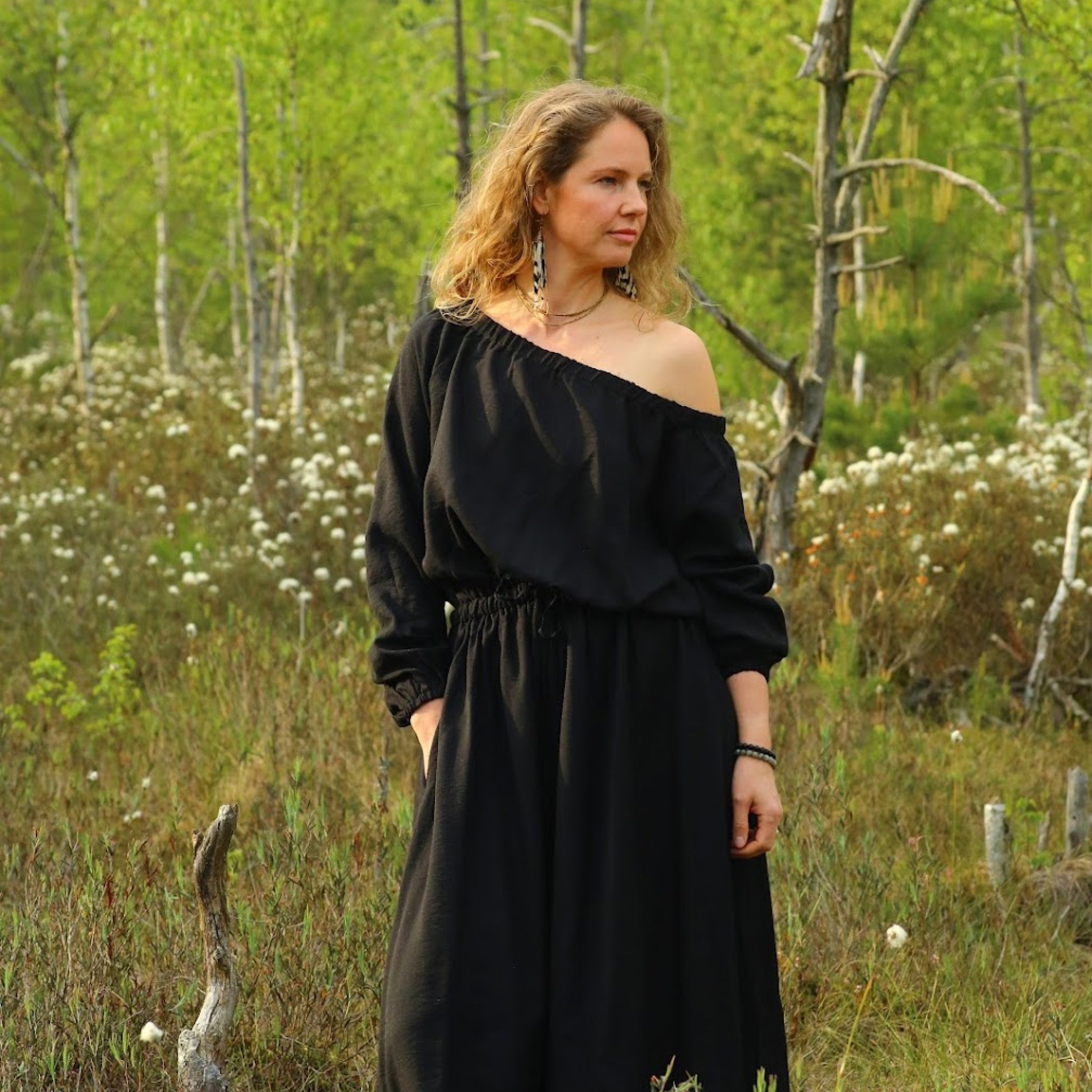 JULEJA — Maxikleid mit Raffungen und schulterfreiem Ausschnitt
