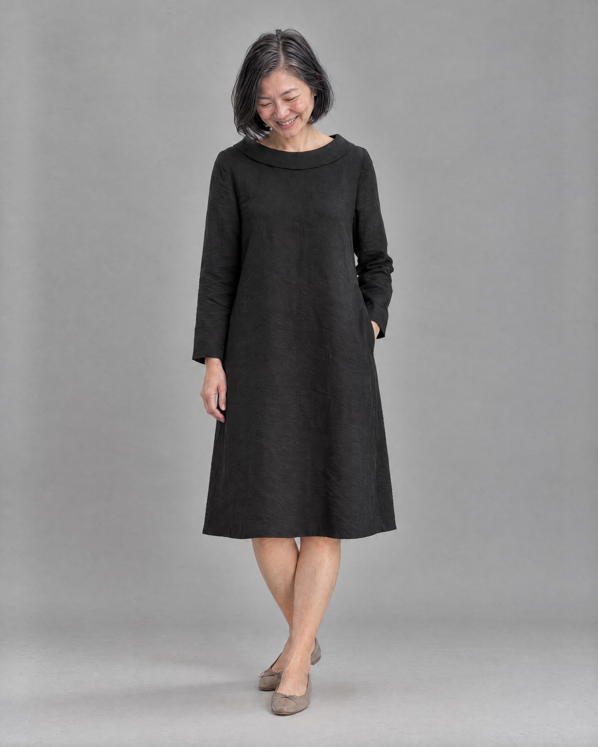 LILA linen back bow A-line dress in Black, front view