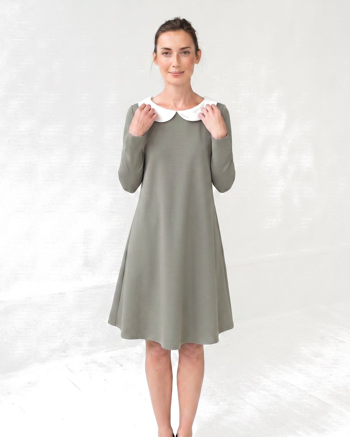 LOVER – Itališko punto Milano suknelė pilkai žalios spalvos, priekis, viso ūgio #Color_Gray green