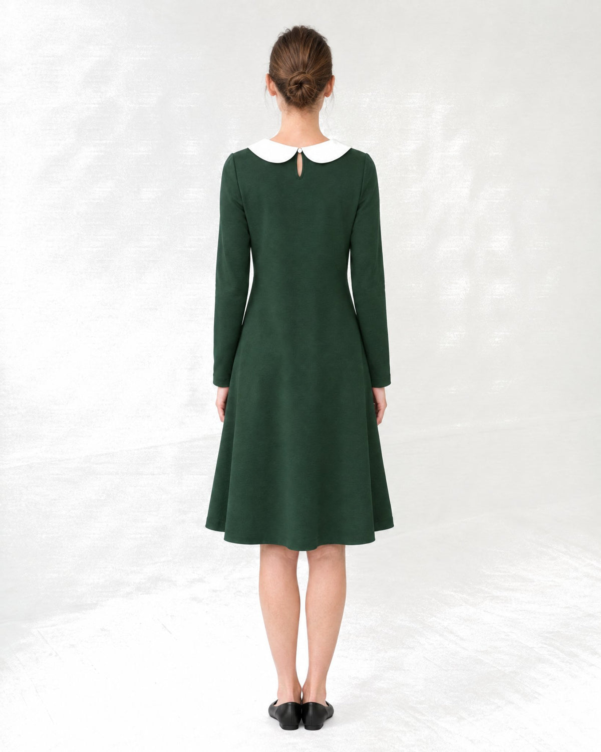 LOVER – Itališko punto Milano suknelė tamsiai žalios spalvos, nugara #Color_Green