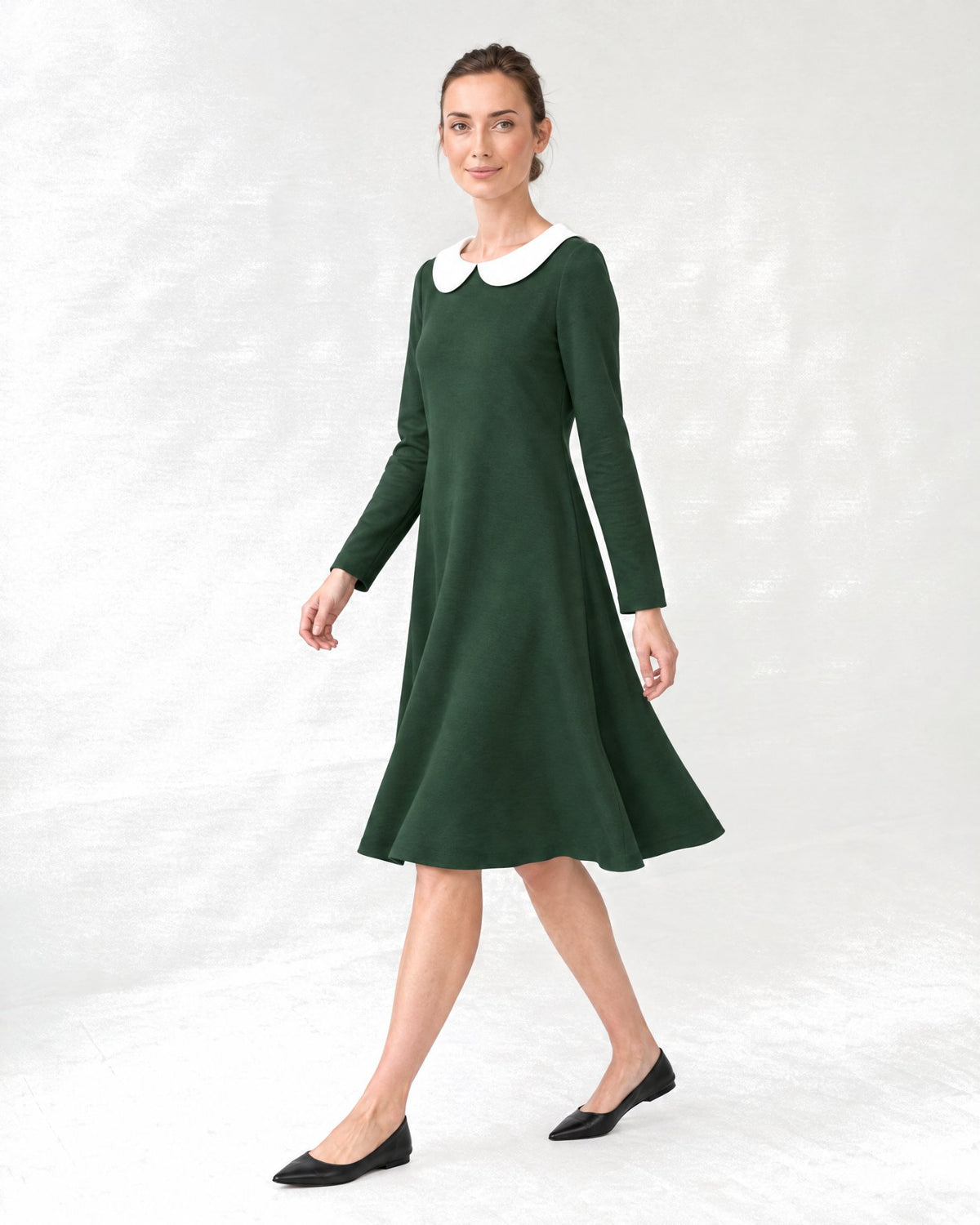 LOVER – Itališko punto Milano suknelė tamsiai žalios spalvos, šonas / judesys #Color_Green
