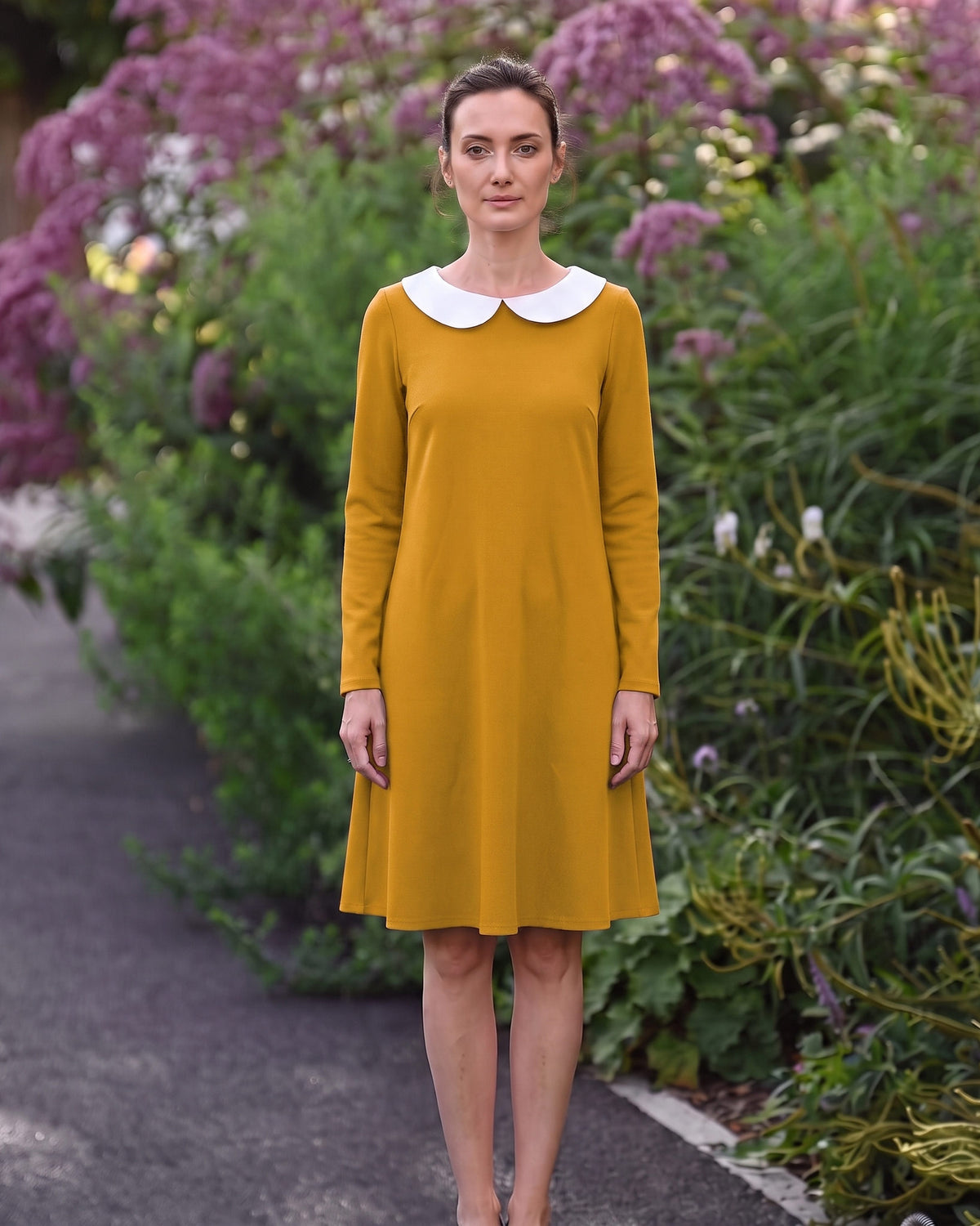 LOVER – Itališko punto Milano suknelė geltonos spalvos, lifestyle sode #Color_Yellow