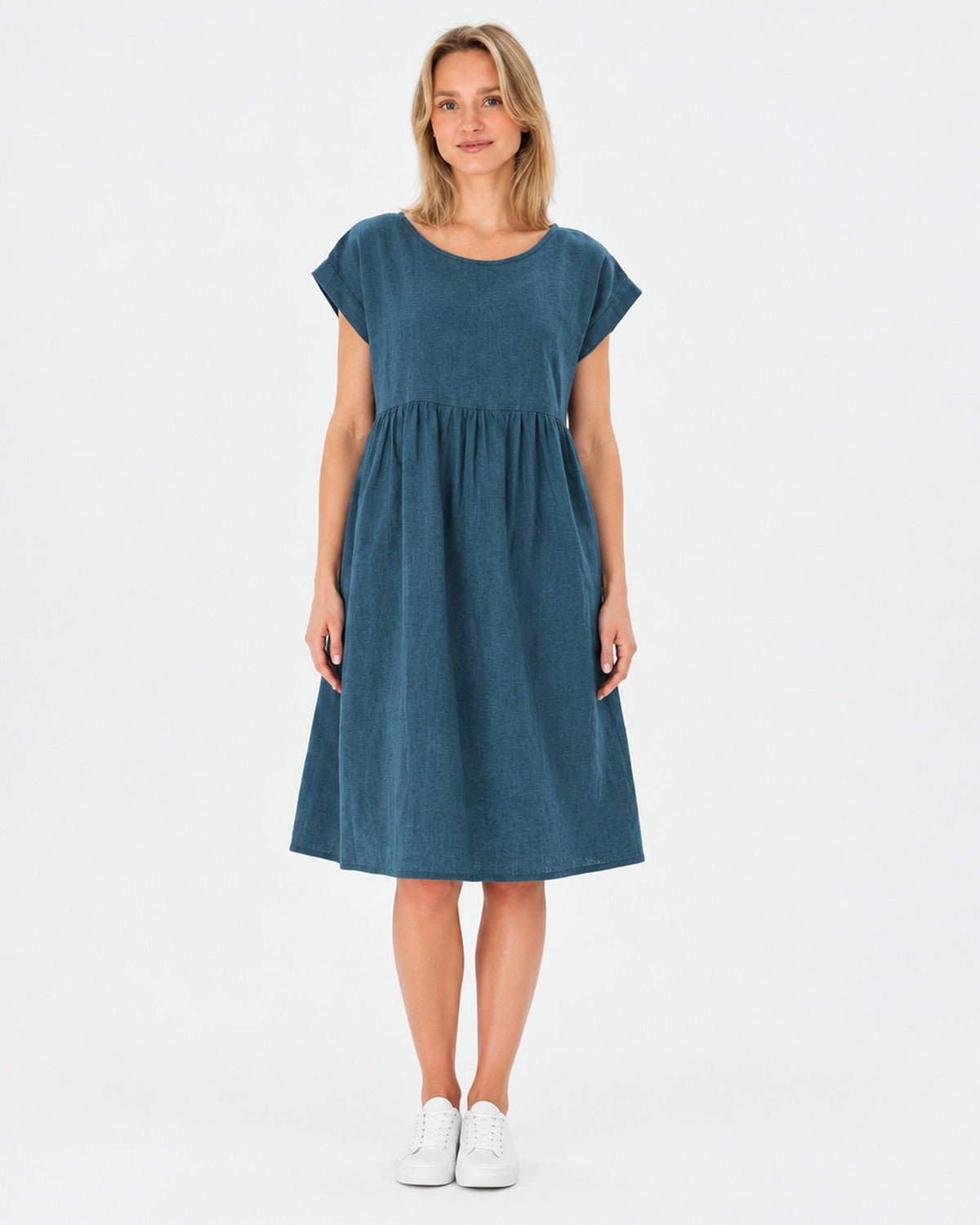 LeMuse LUNA linen dress in blue – model front full length #Color_Blue