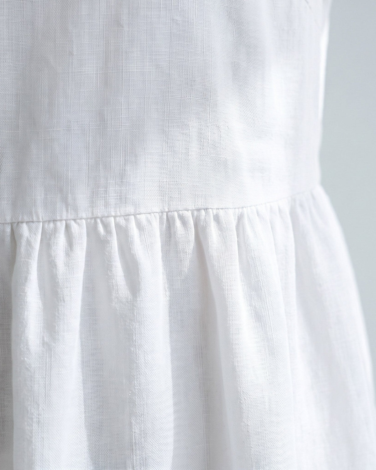 Vit linneklänning. #Color_White