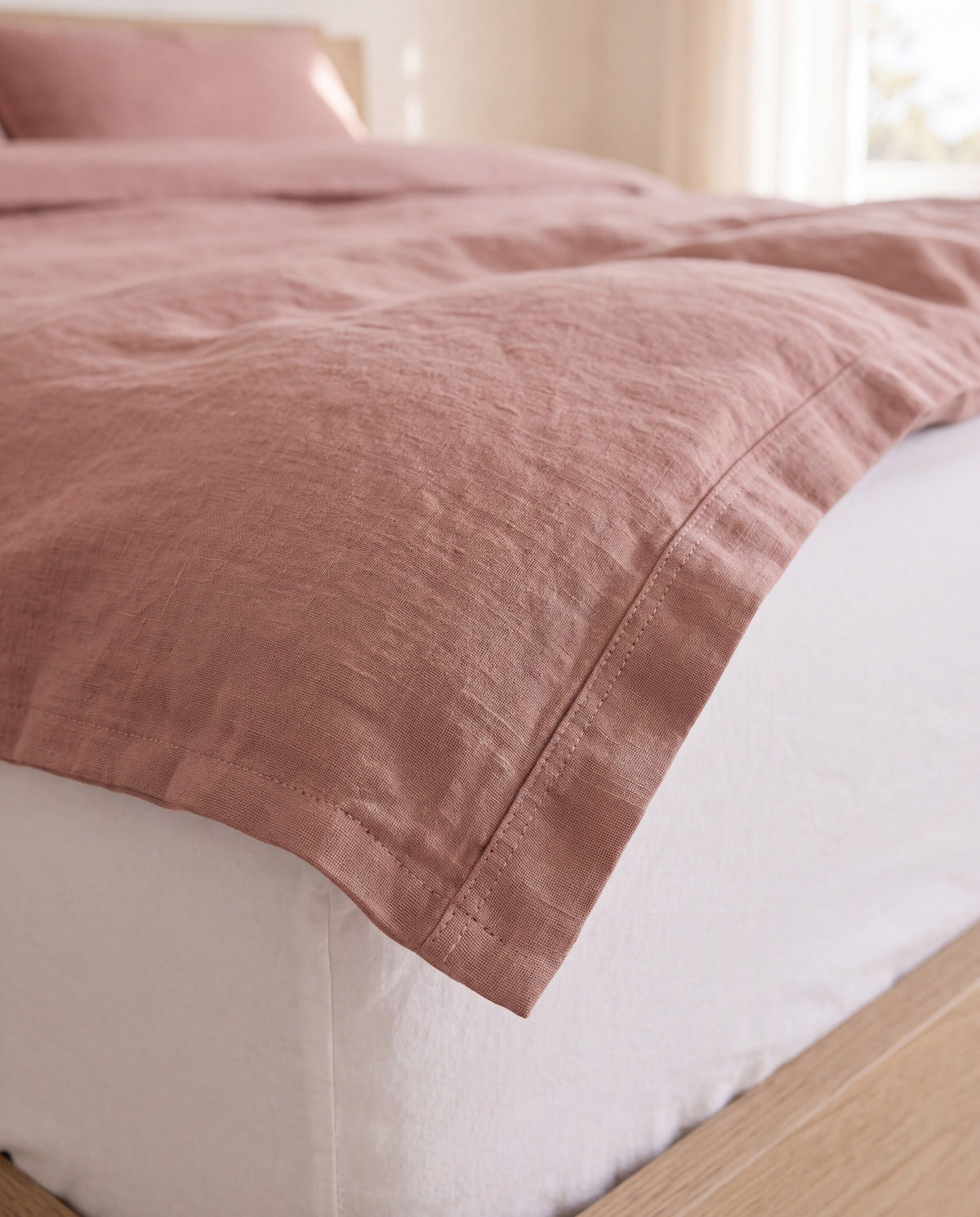 Duvet cover edge and stitching